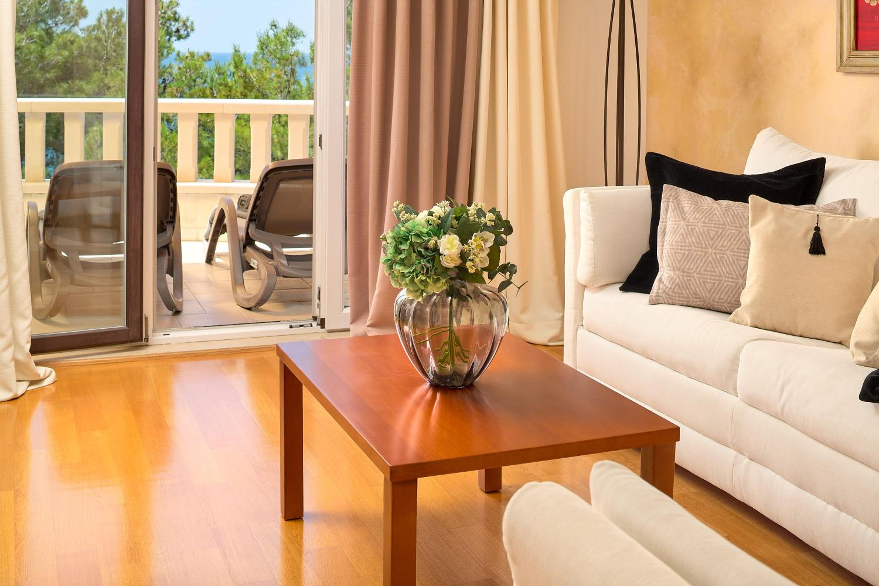 Junior Suite with Balcony and Sea View