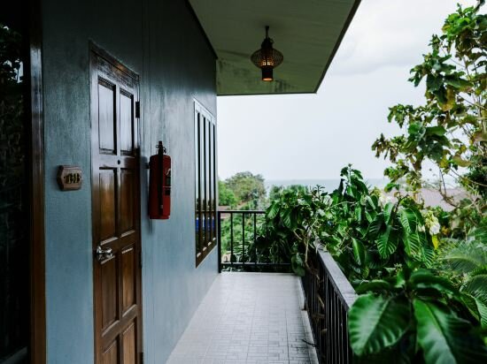 Family Room with Side Sea View