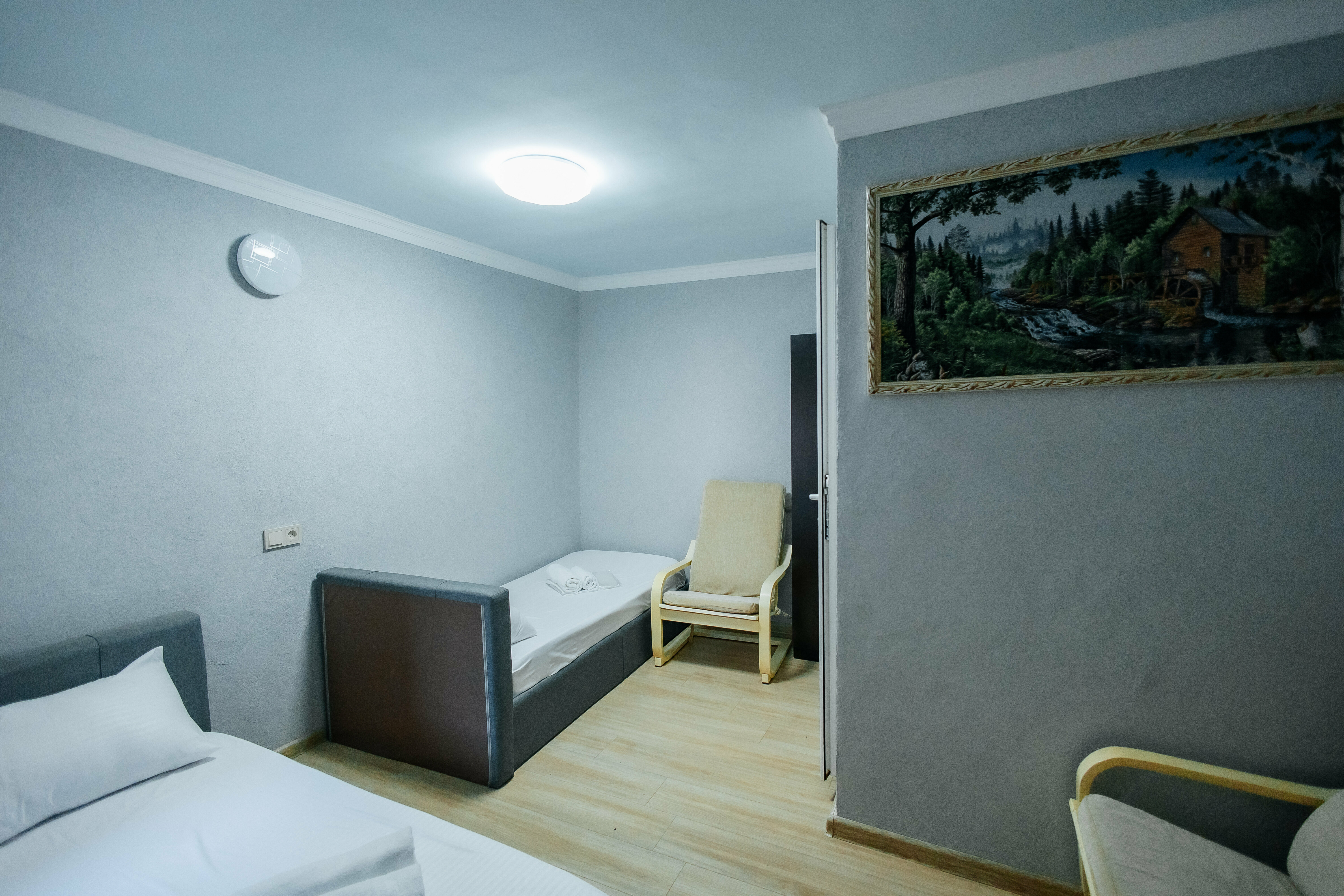 Просторный двухместный номер с 2 отдельными кроватями