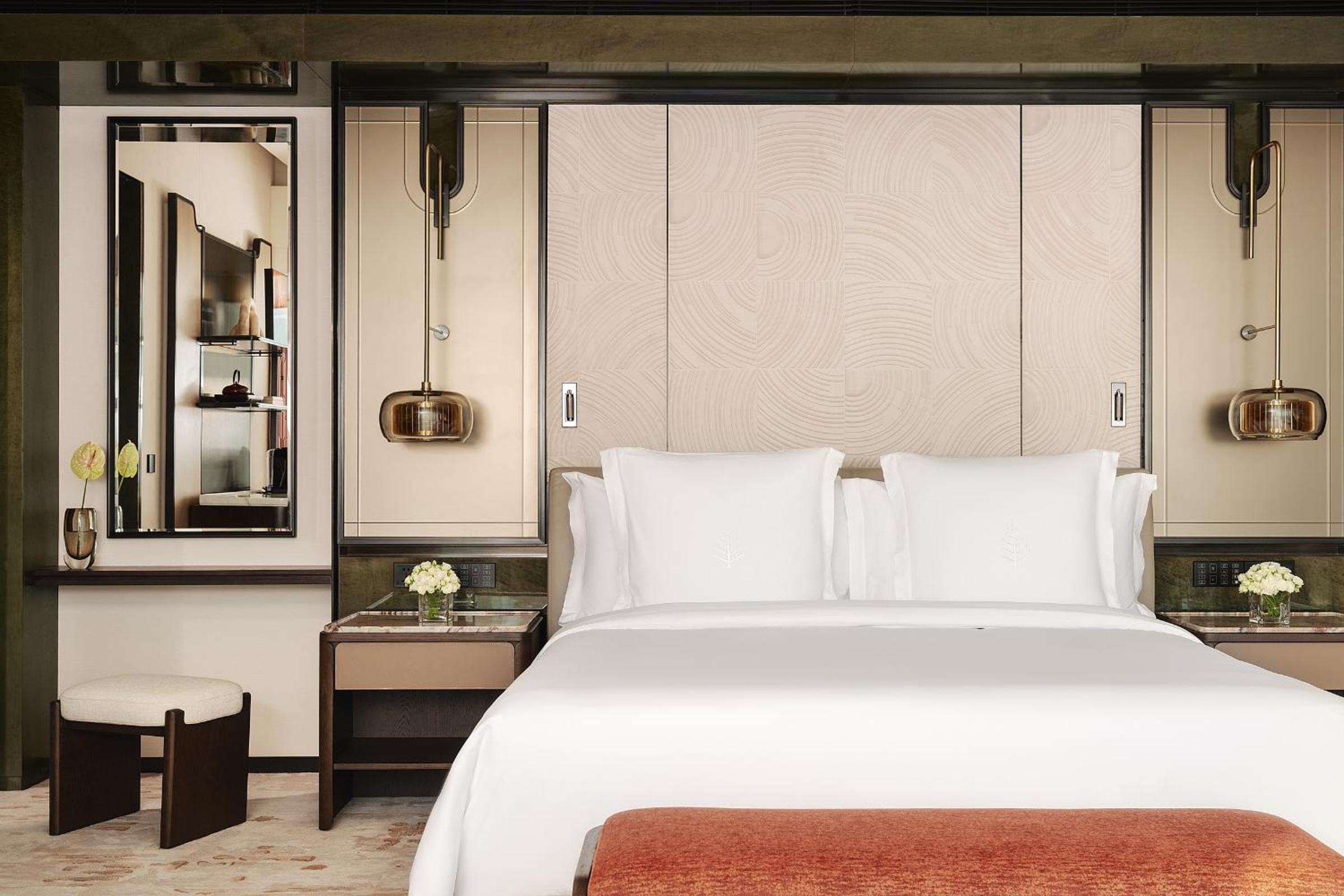 Skyline City View Room With Windowside Bathtub King