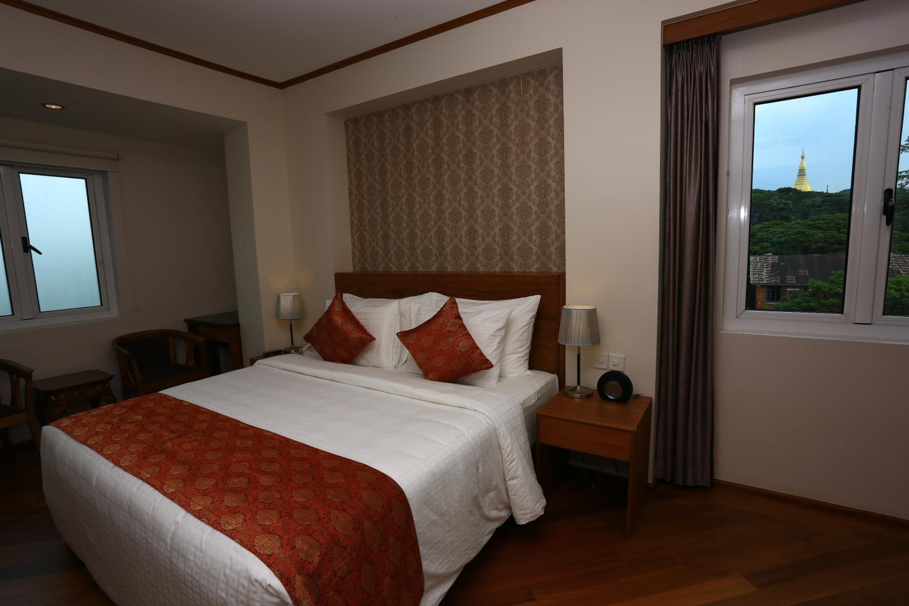 Grand Deluxe Corner Room