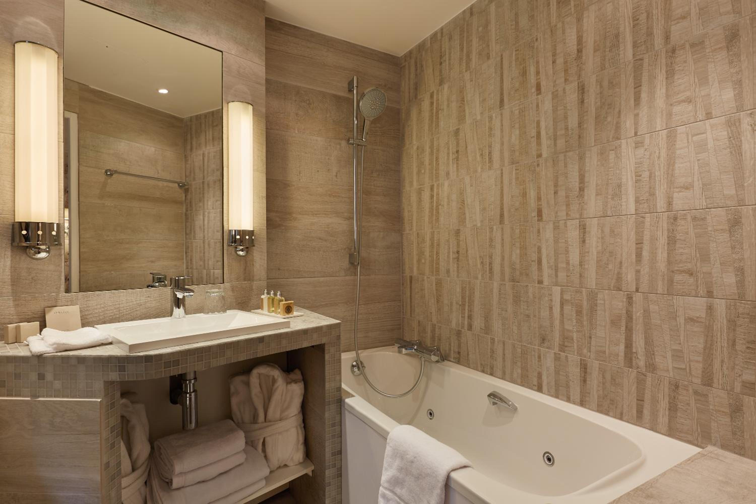 Two Connecting Double or Twin Rooms