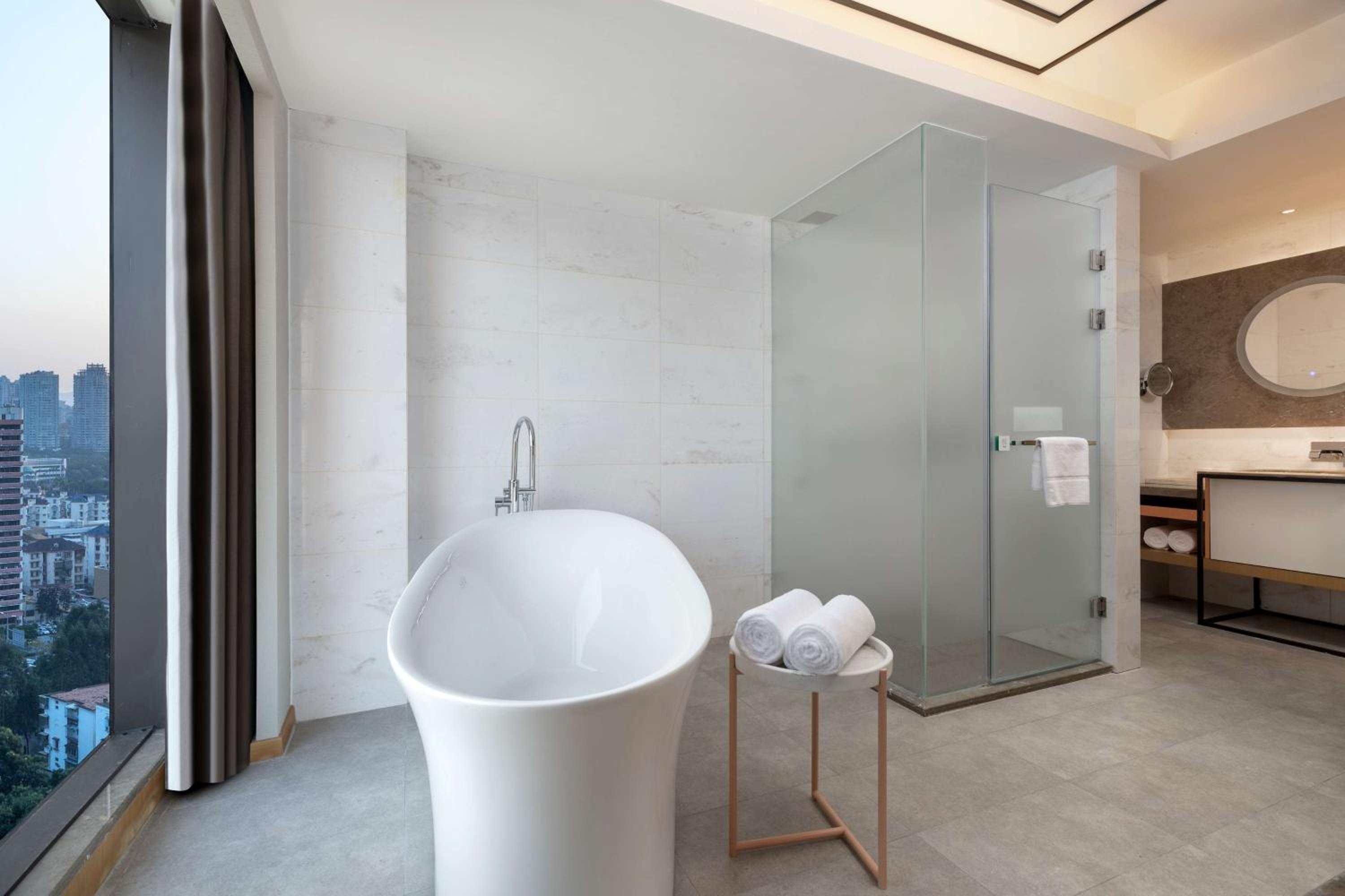 Deluxe King Room with Lake View