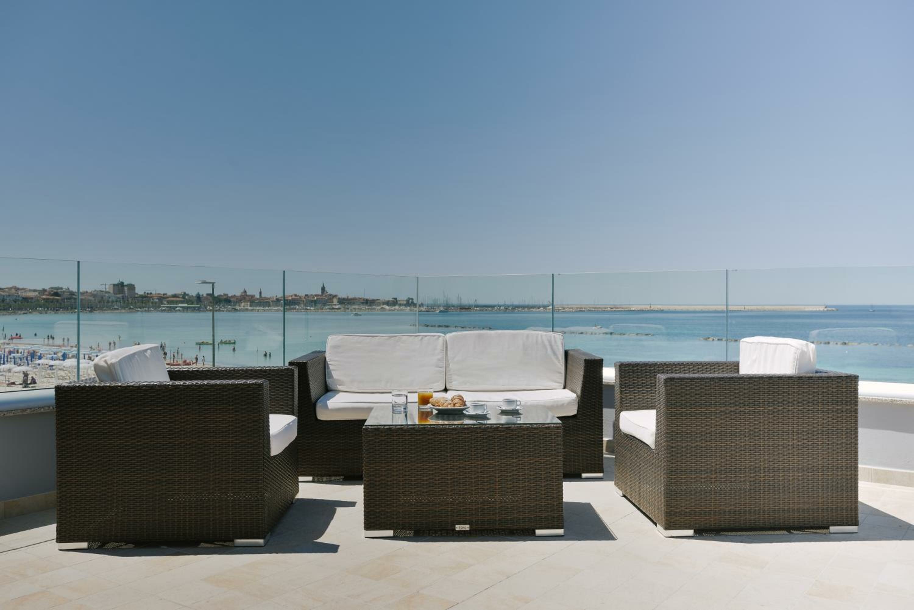 Superior Two-Bedroom Apartment with Terrace and Sea View