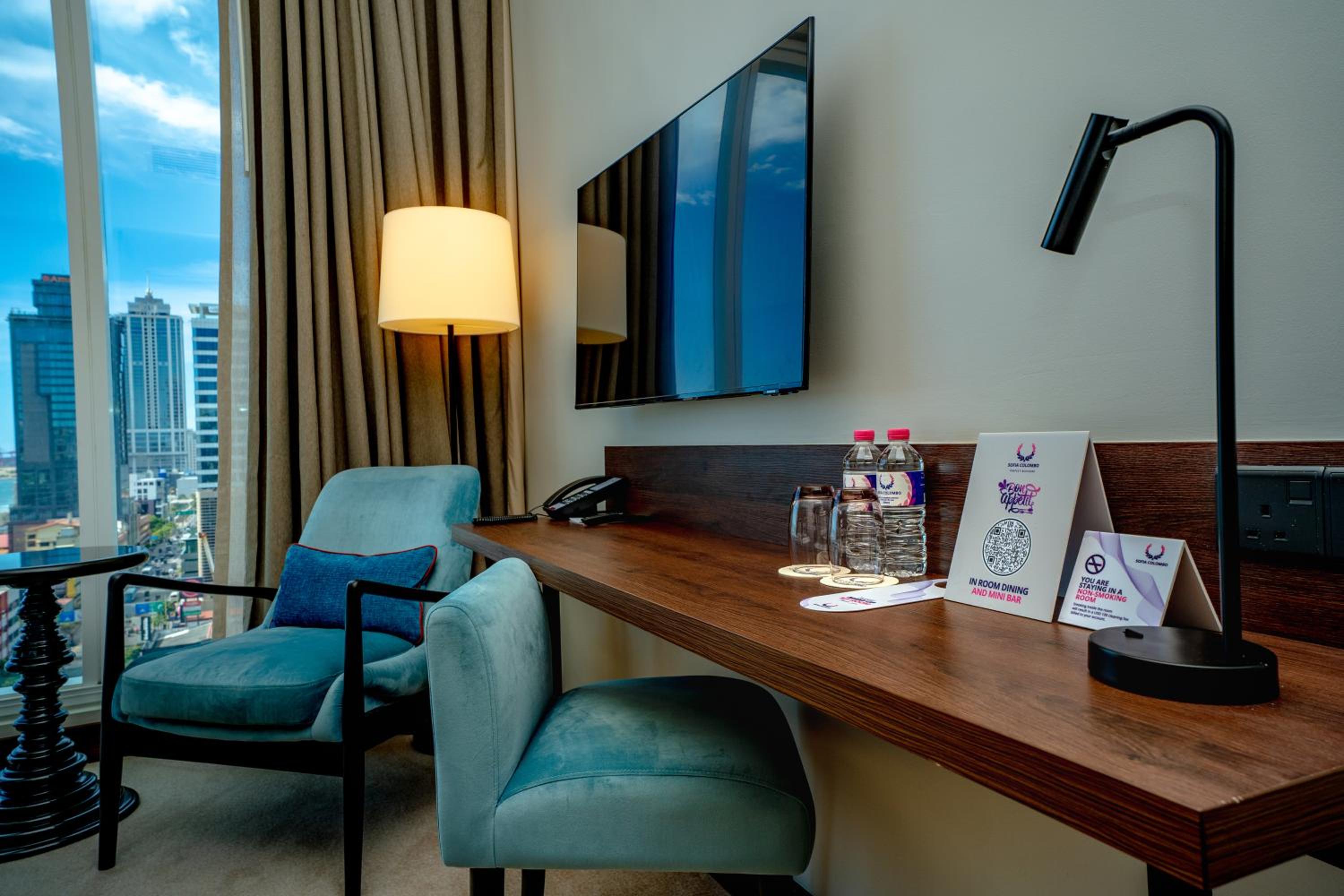 Deluxe Twin Room with Partial Sea View