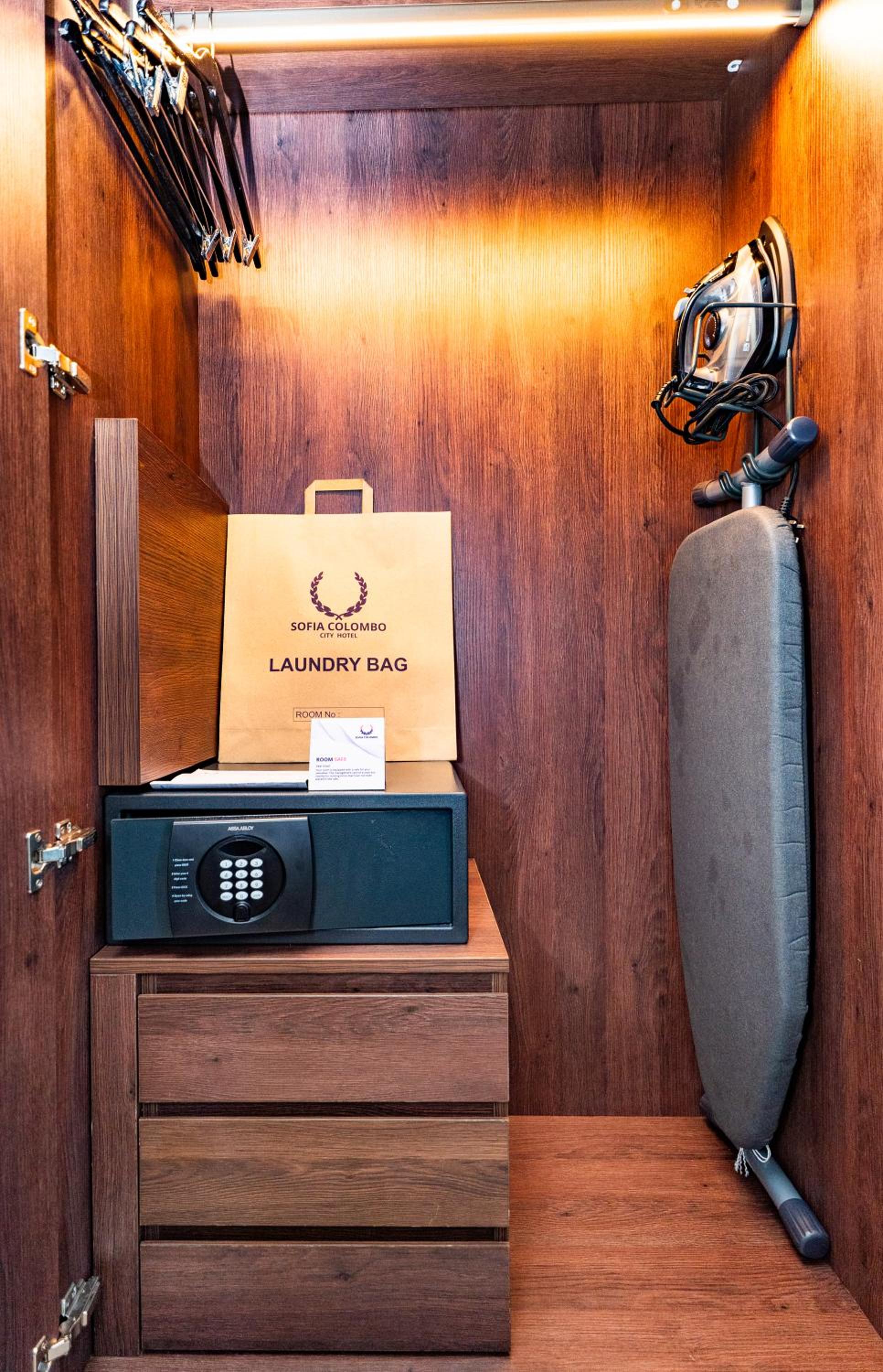 Deluxe Double with Partial Sea View