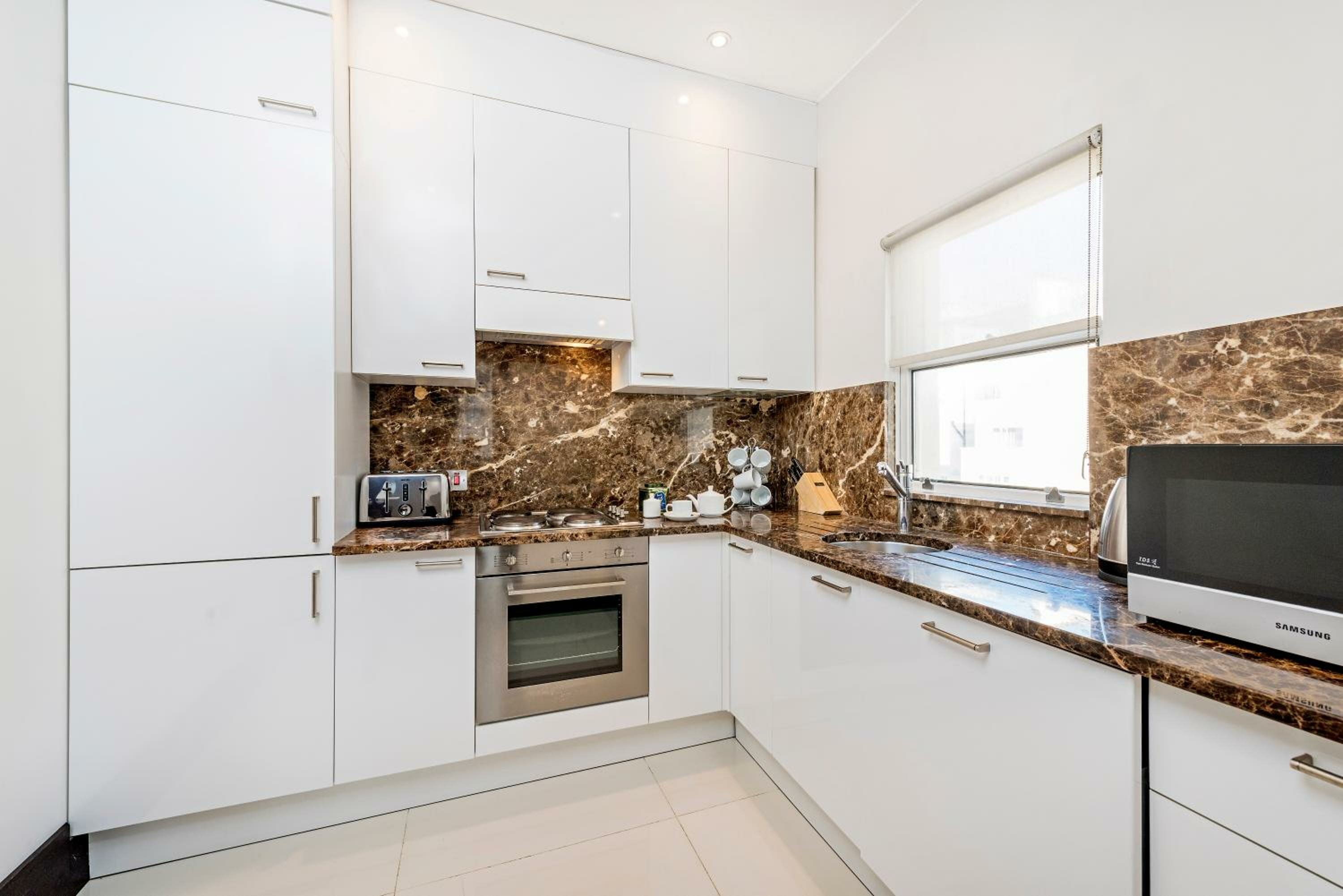 Deluxe Three-Bedroom Apartment