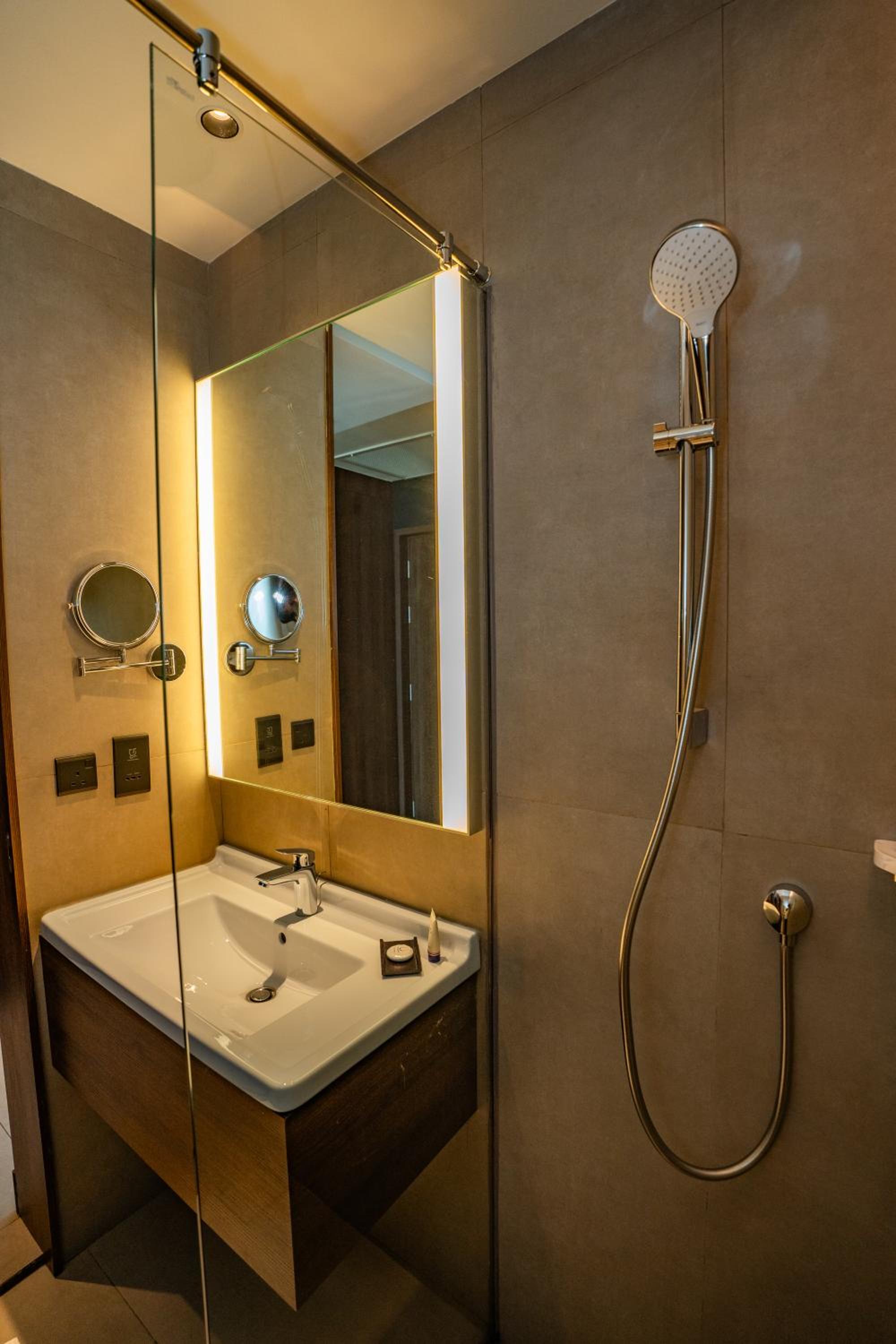 Deluxe Double with Partial Sea View