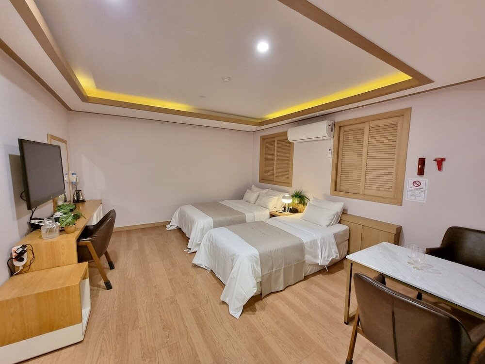 Family Twin Room (A)