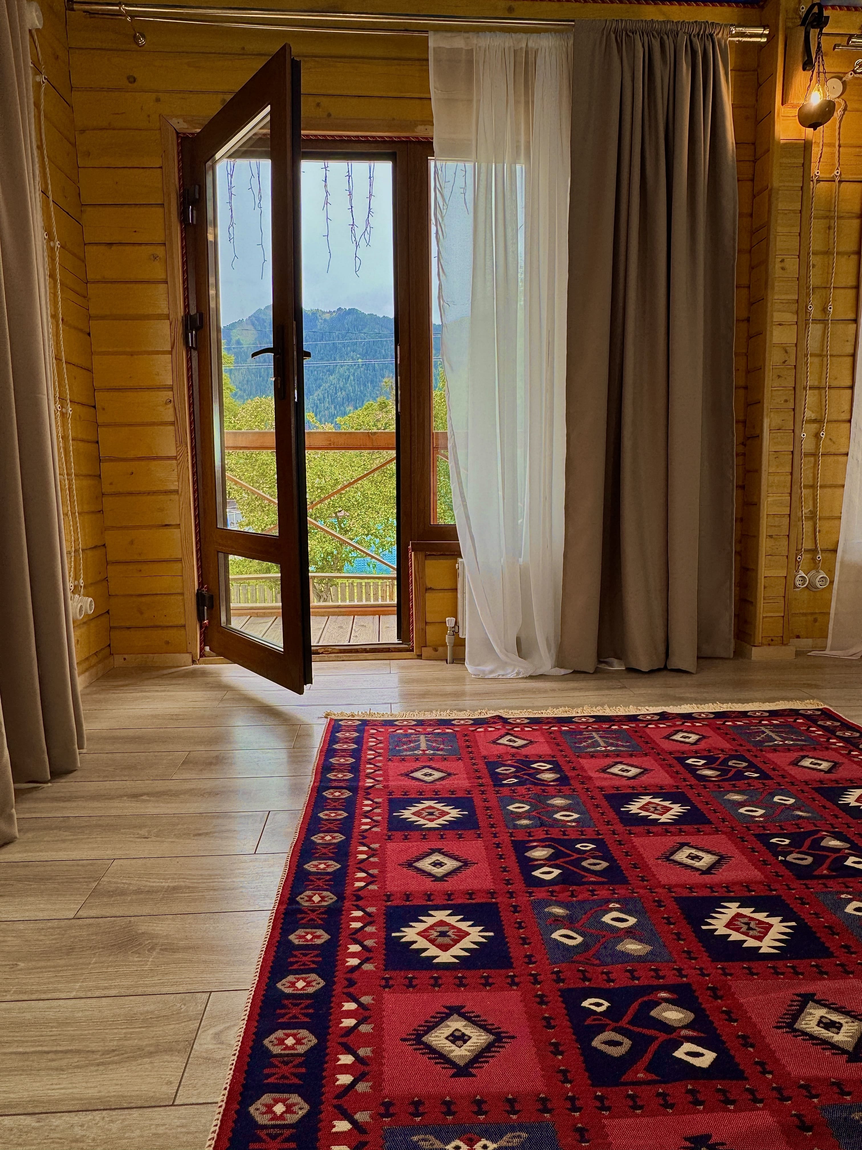 Двухкомнатный комфорт с общей террасой и видом на горы | 2 этаж