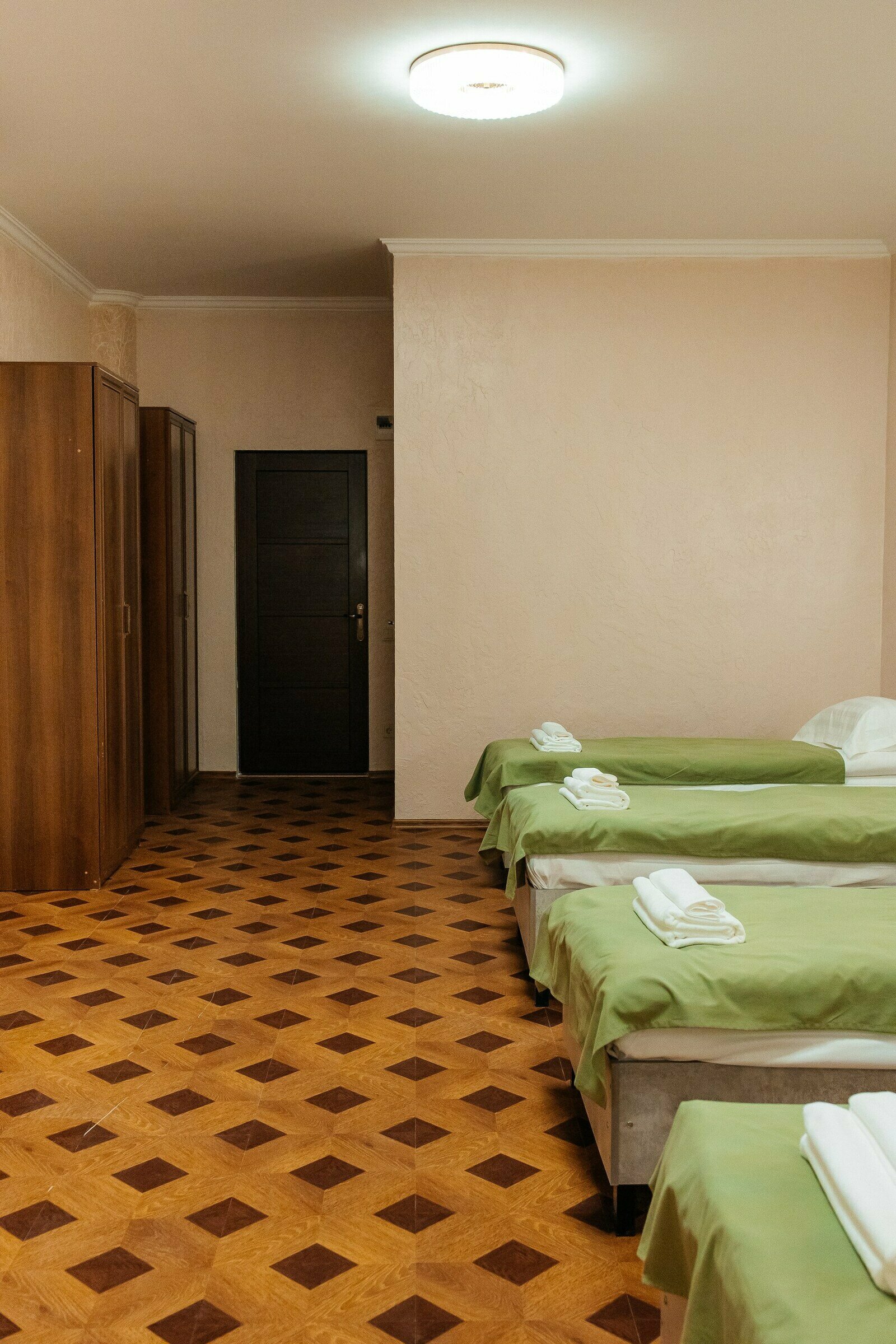 Общий 6-местный номер для мужчин и женщин