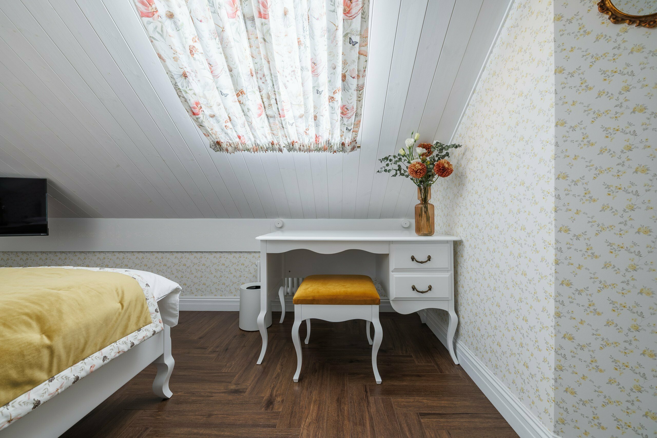 Стандарт мансардный dbl  «Вальс цветов»