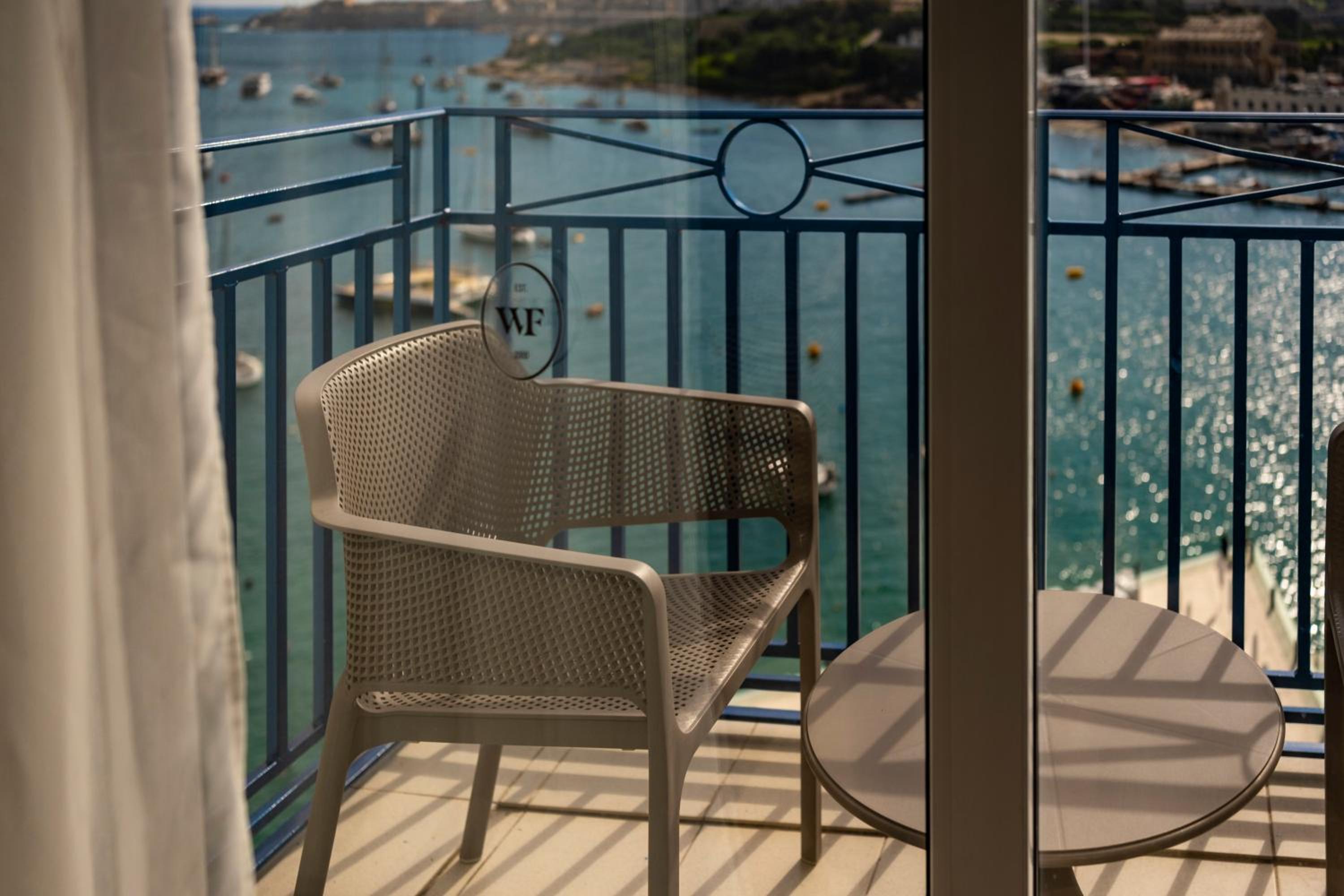 Deluxe Suite with Sea View