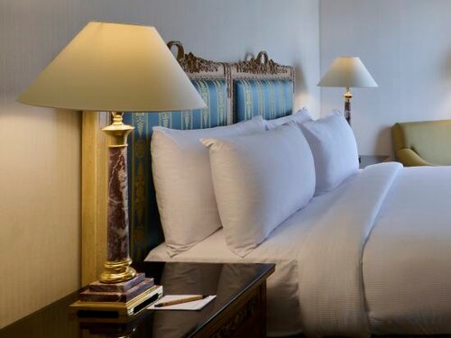 King Deluxe One Bedroom Suite With Nile View в Hilton Cairo Grand Nile