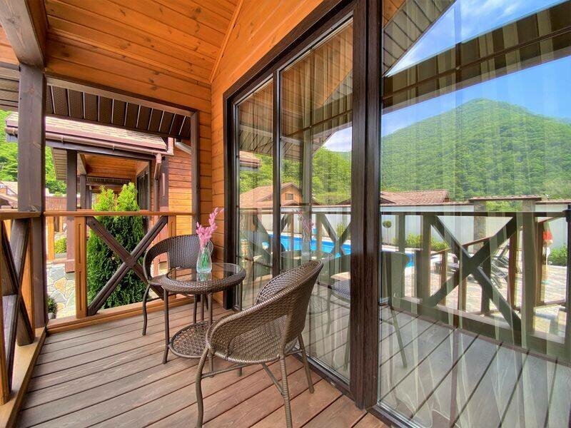 Трехместный номер «Комфорт» с душем