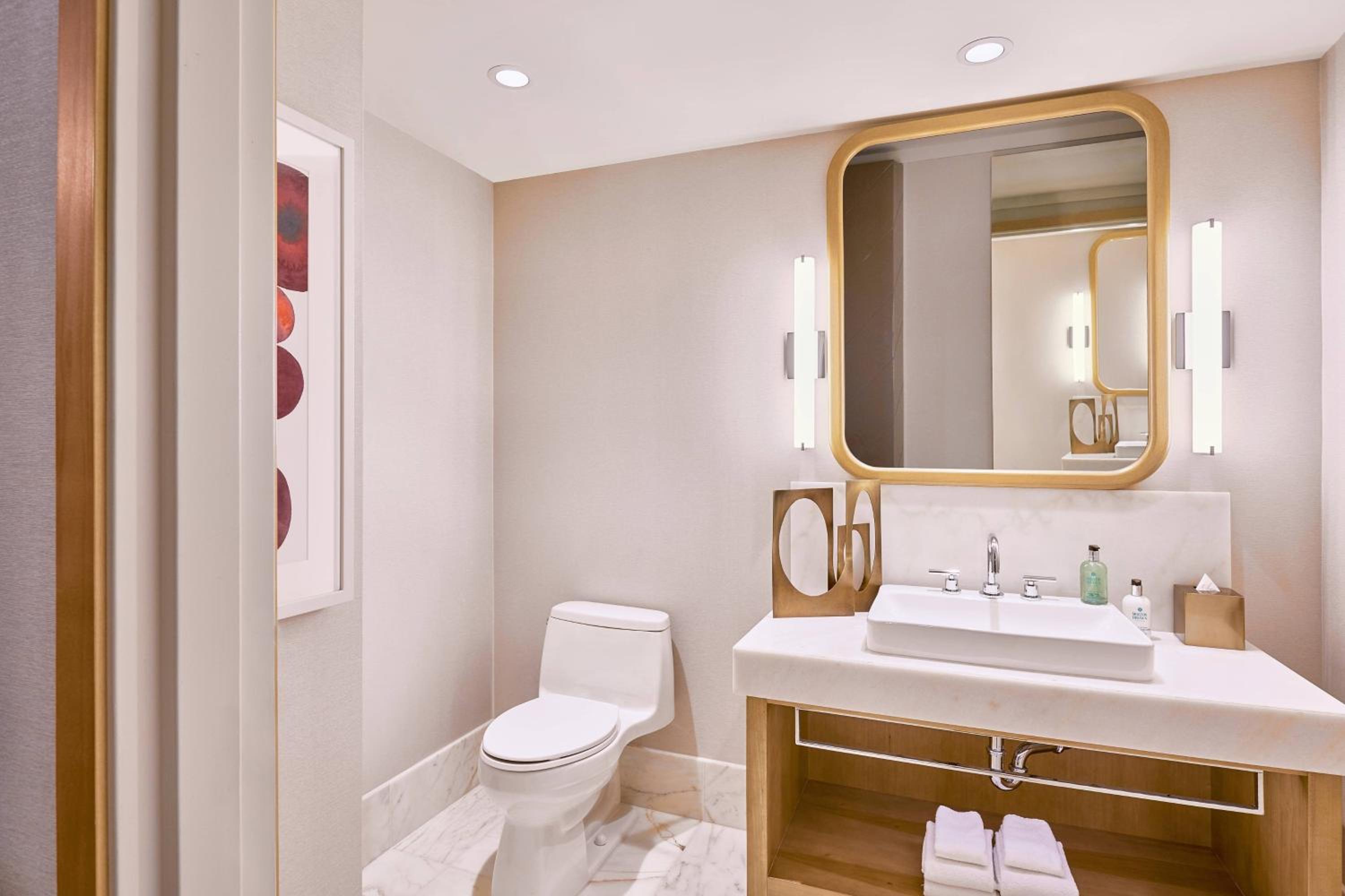 One-Bedroom Ivy King Suite