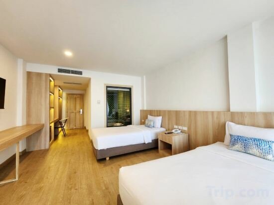 Deluxe Hillside Twin