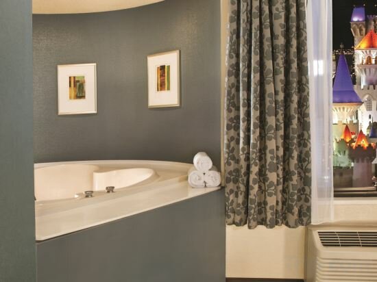 Royal Superior King Room