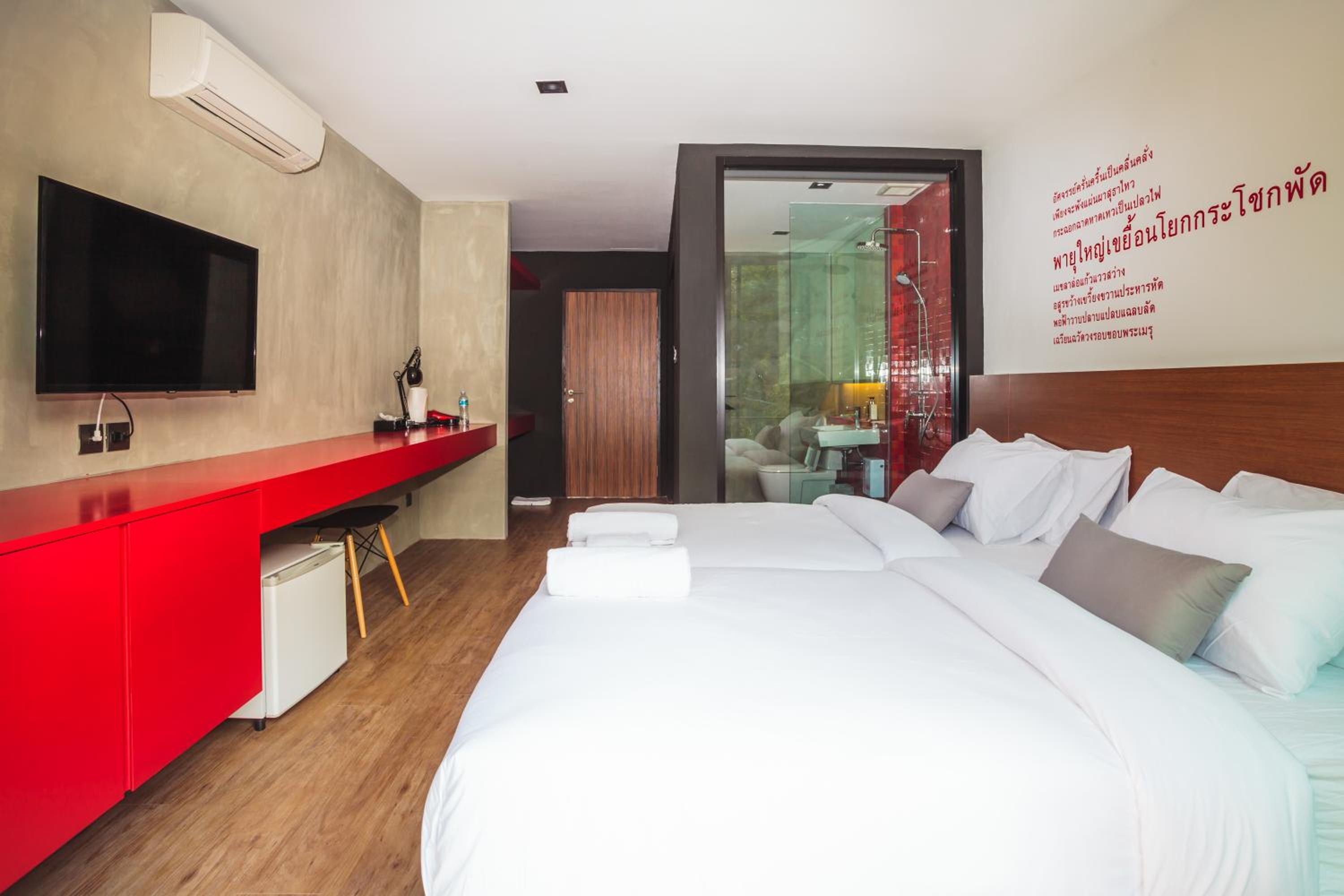 Deluxe room with Pool view