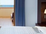 Deluxe King Room with Garden View в Le Meridien Ra Beach Hotel & SPA