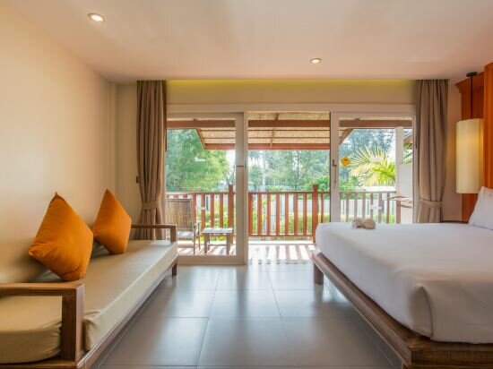 Grand Deluxe Pool View