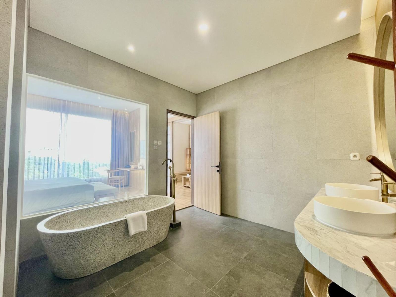 Suite Japan King Bed