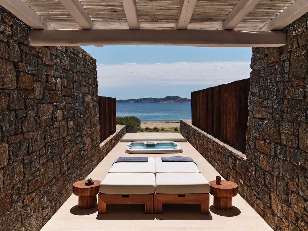 The Coast Beachfront Suite with Jetted Tub