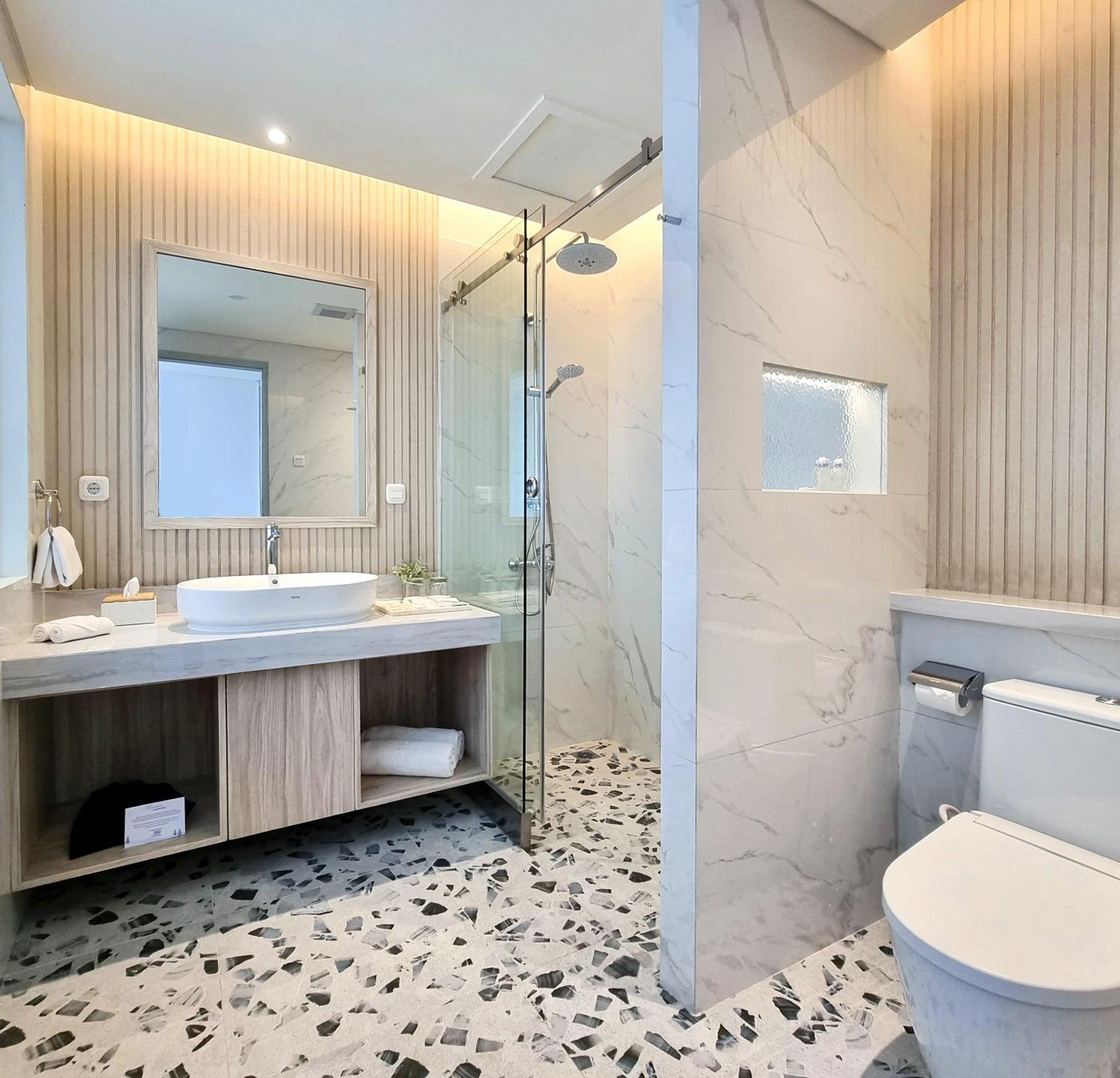 Executive Winter King Bed