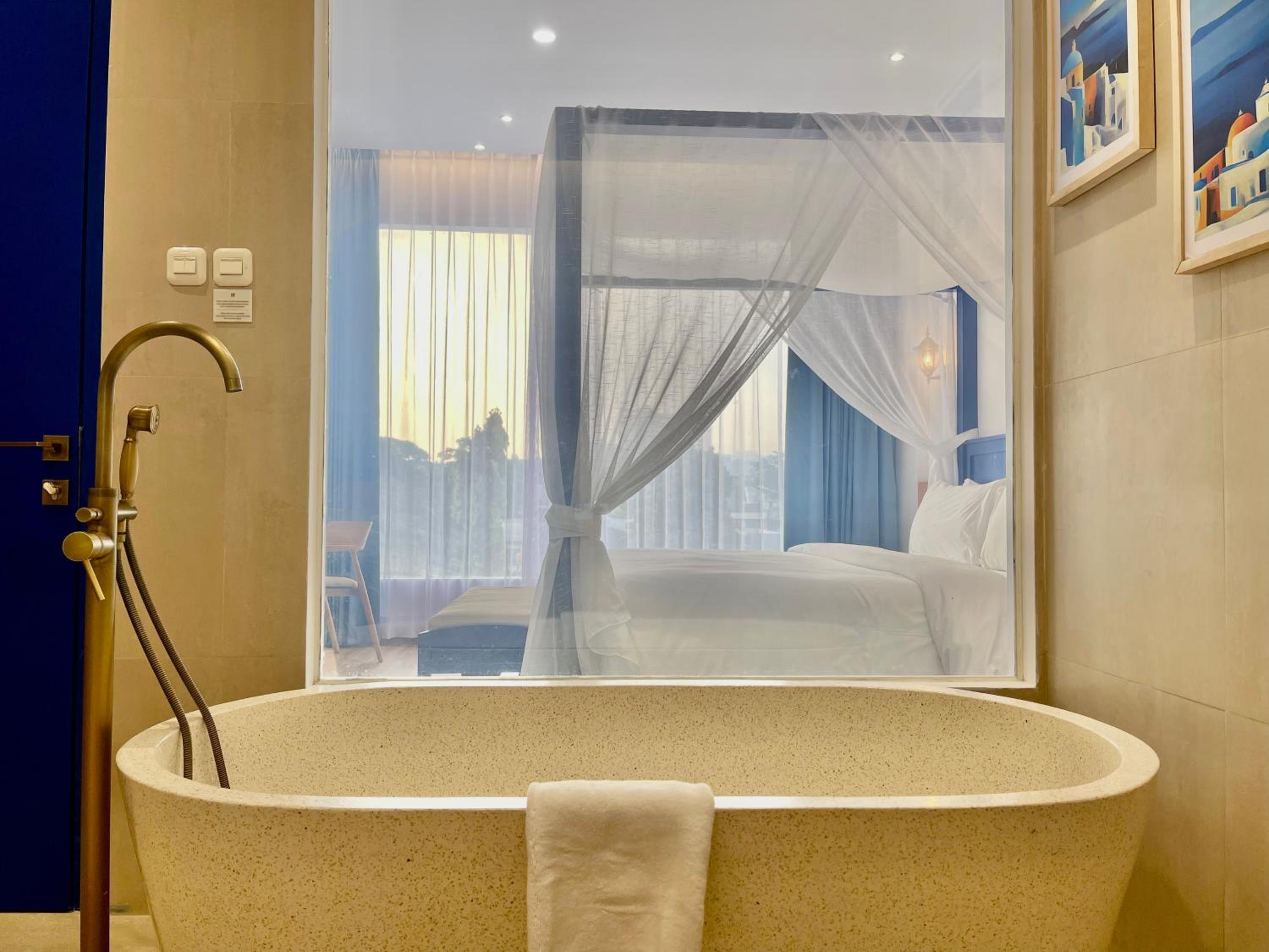 Suite Santorini King Bed