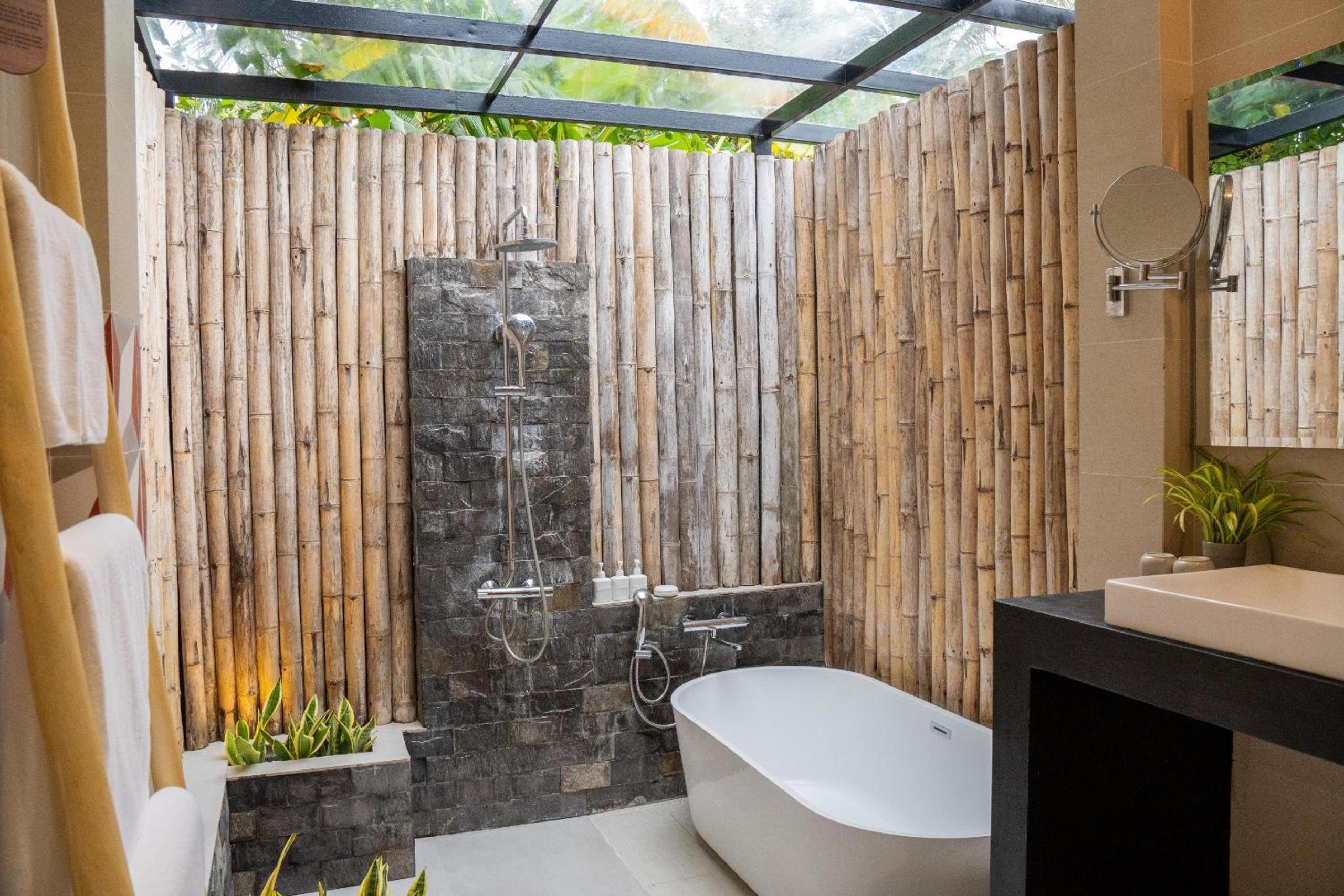 Beachfront Bungalow with King Bed