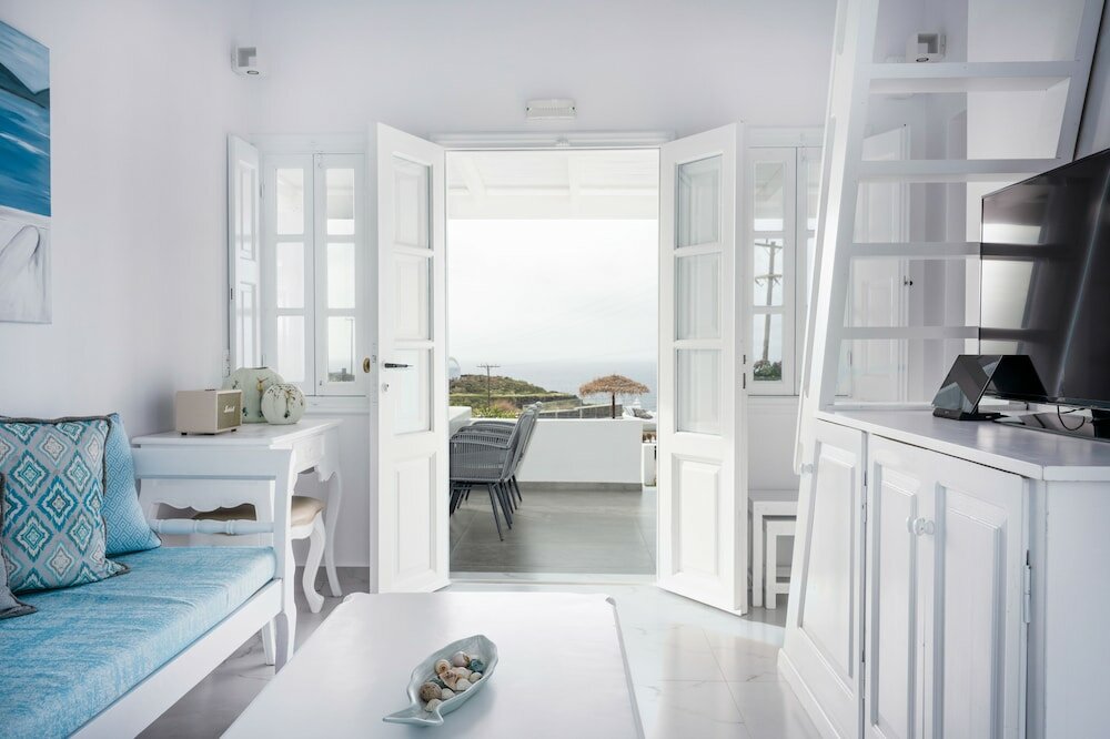 DIAMOND: 4 Bedroom Villa Sunset & Sea View with Private Pool & Hot Tub