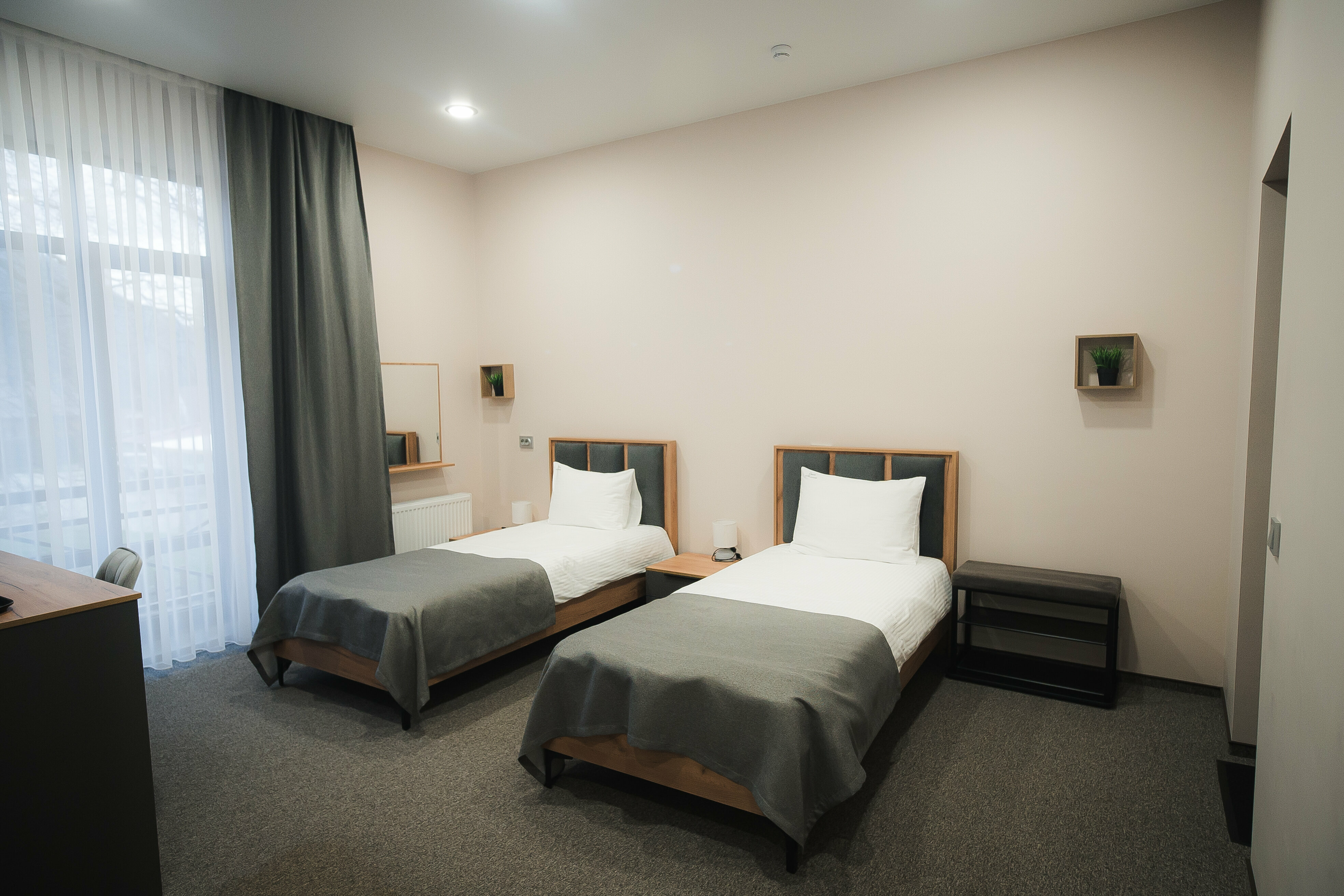 Просторный двухместный номер с 2 отдельными кроватями