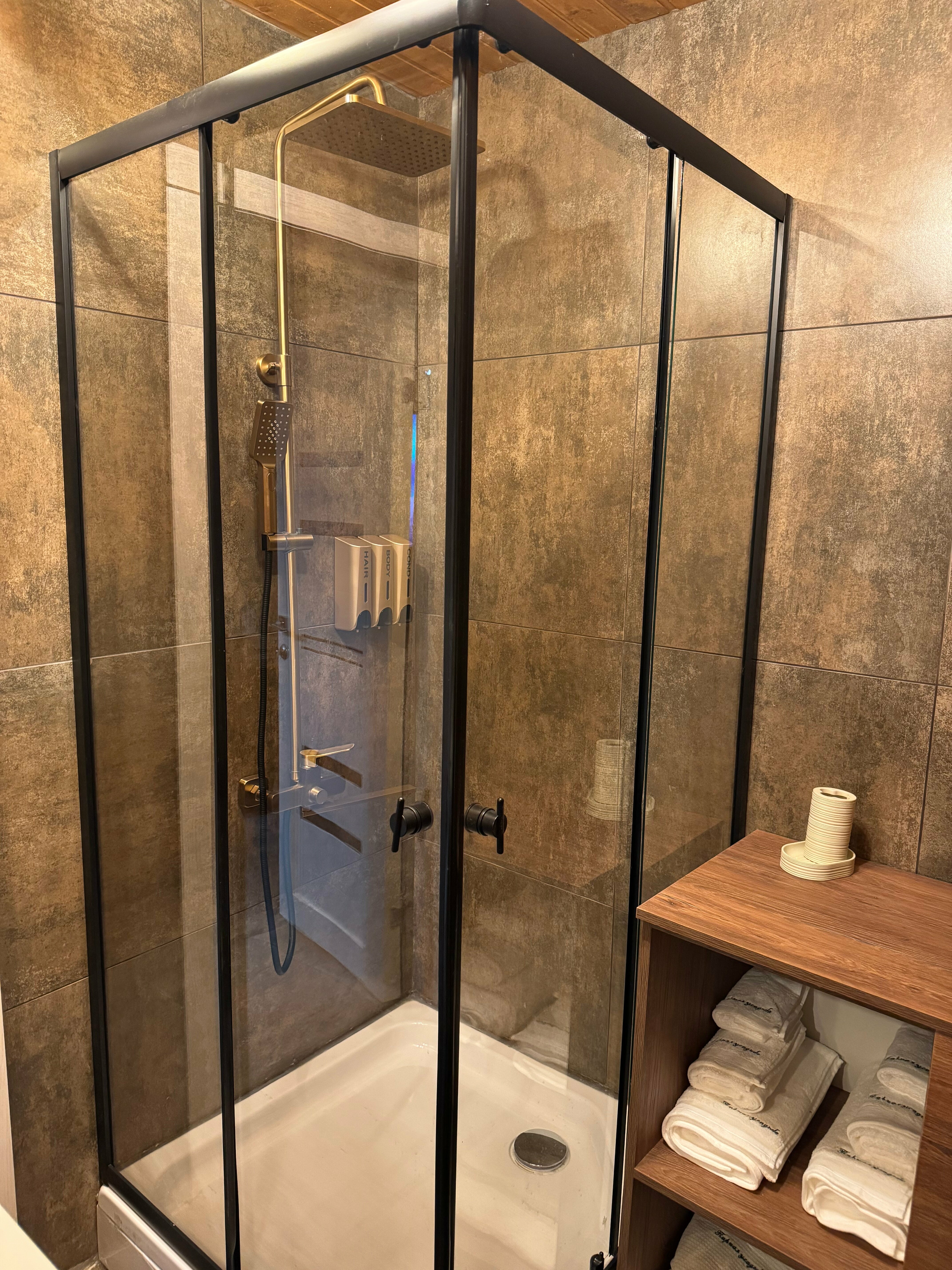 Двухуровневый четырехместный номер