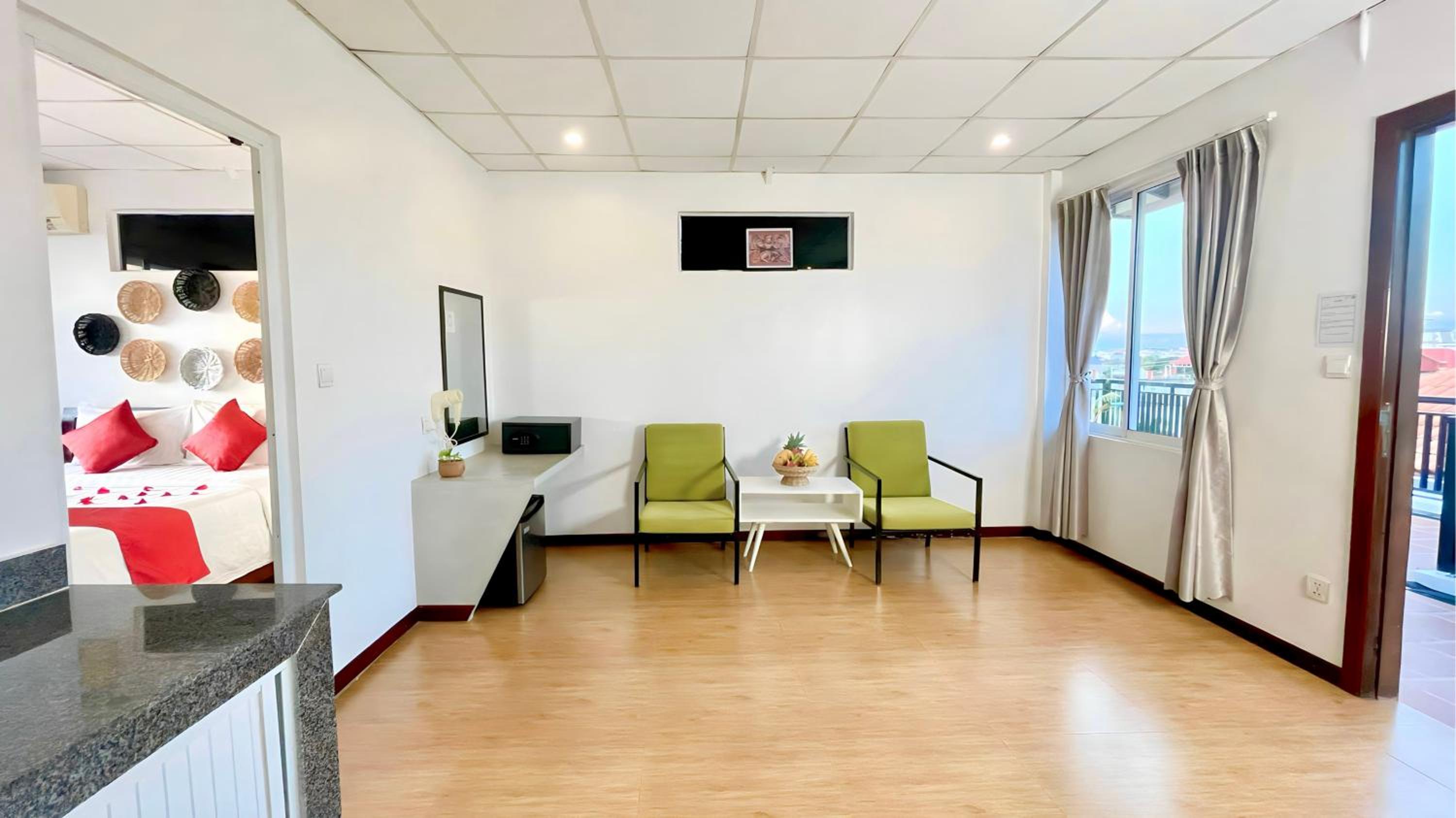 Deluxe Double With Terrace City View - Free Pick Up