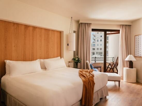 Deluxe Connected Room