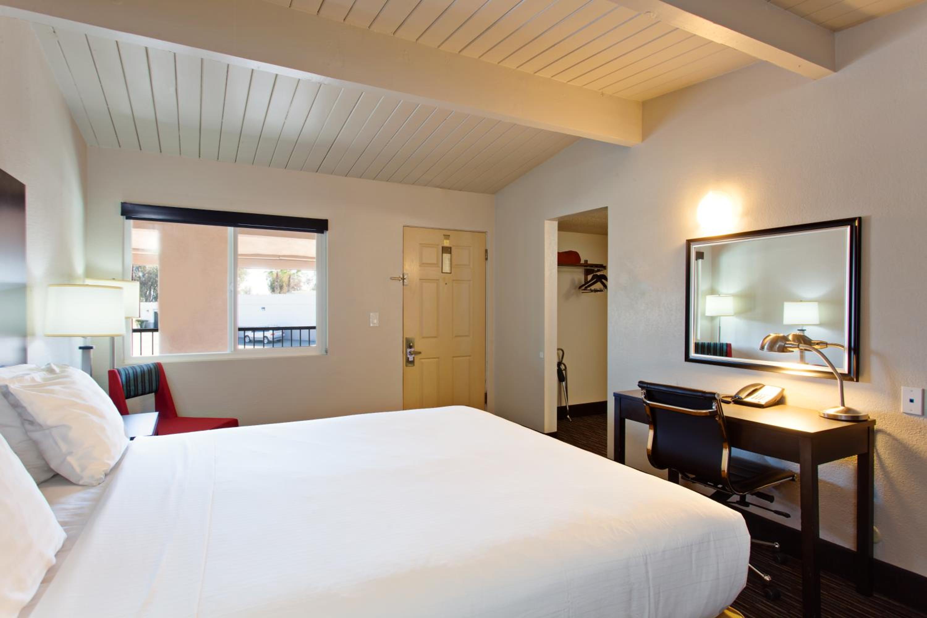 Business King Room - Non-Smoking