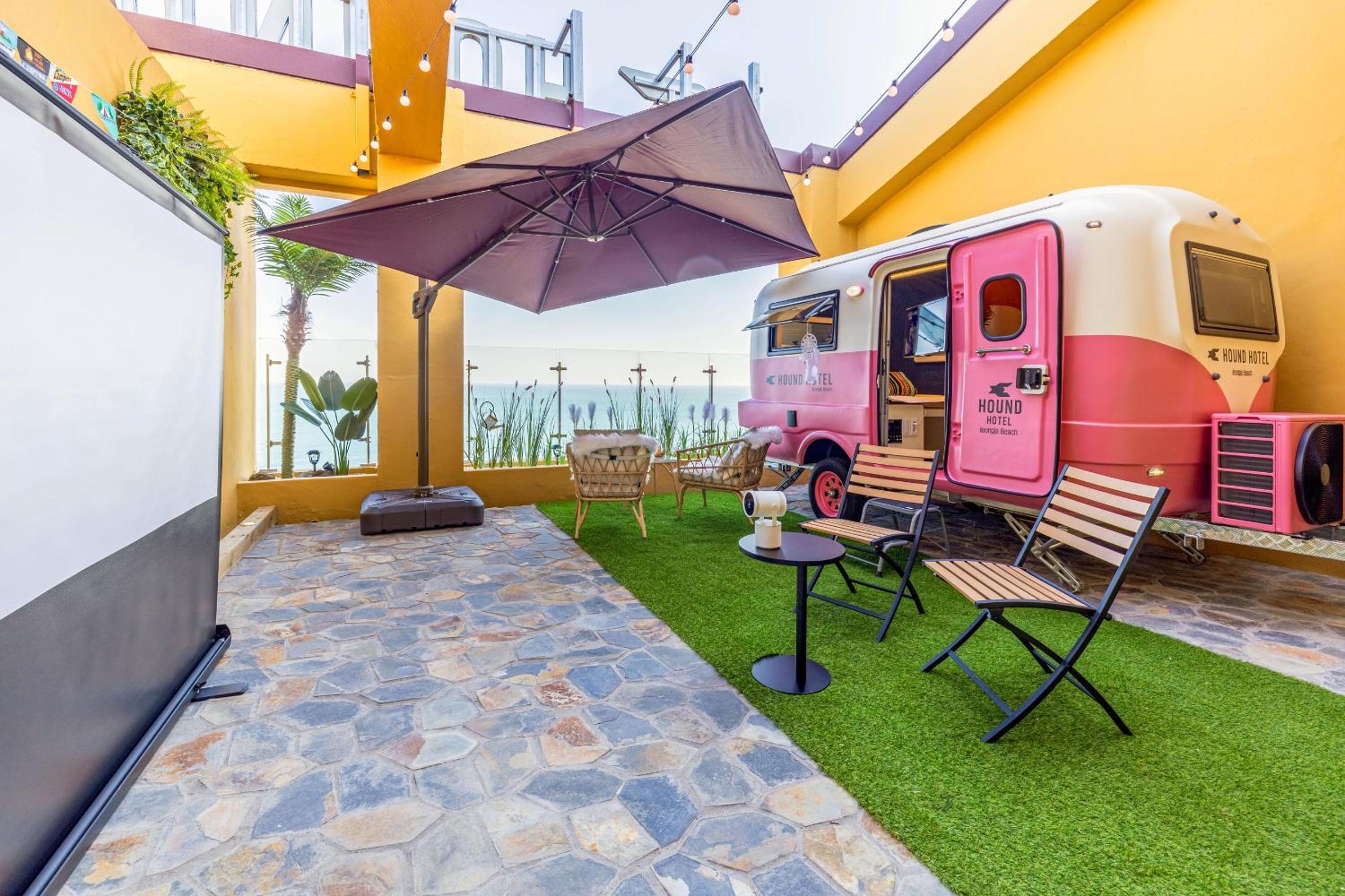 Panoramic Ocean Glamping Caravan