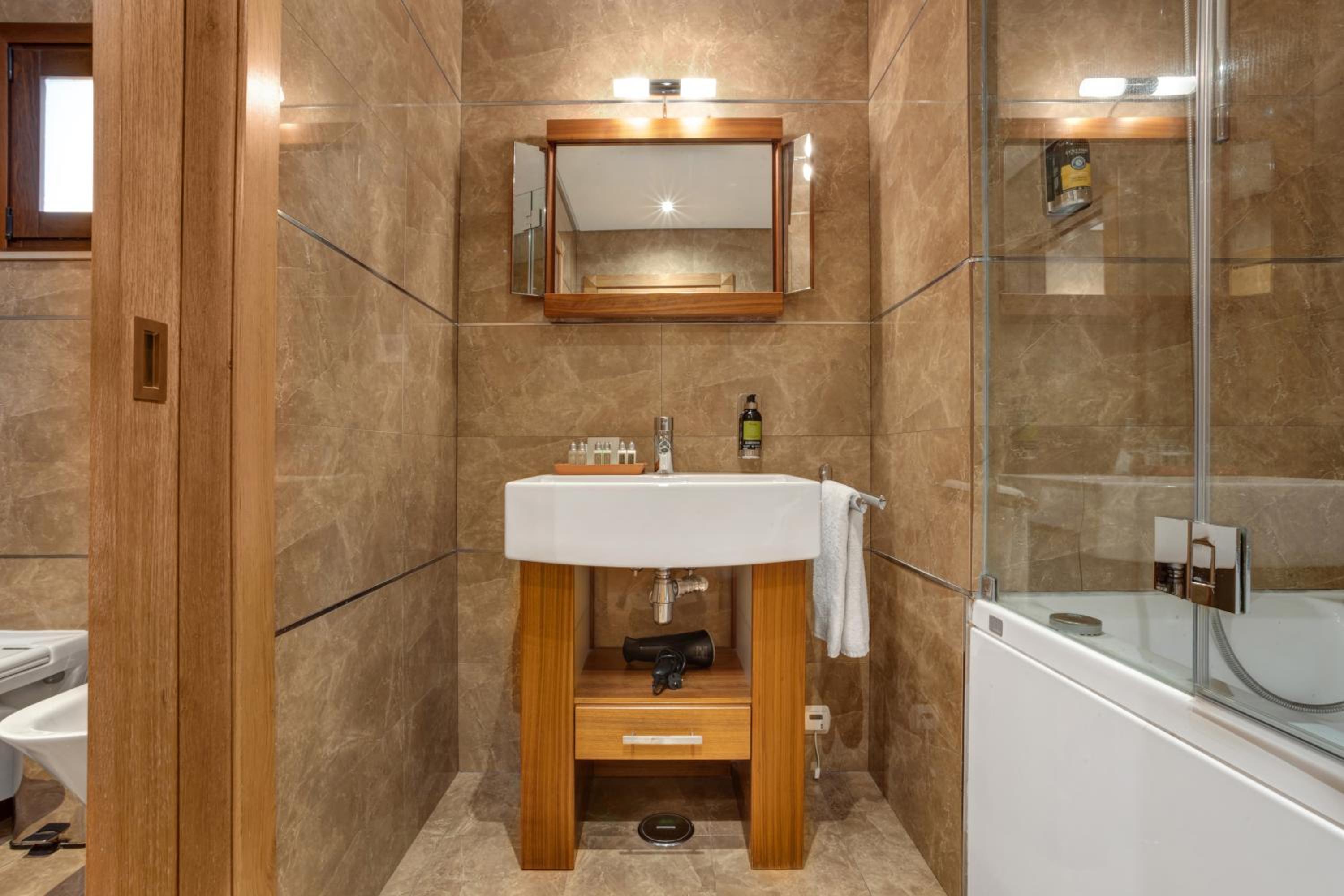 One-Bedroom Apartment with Pool View