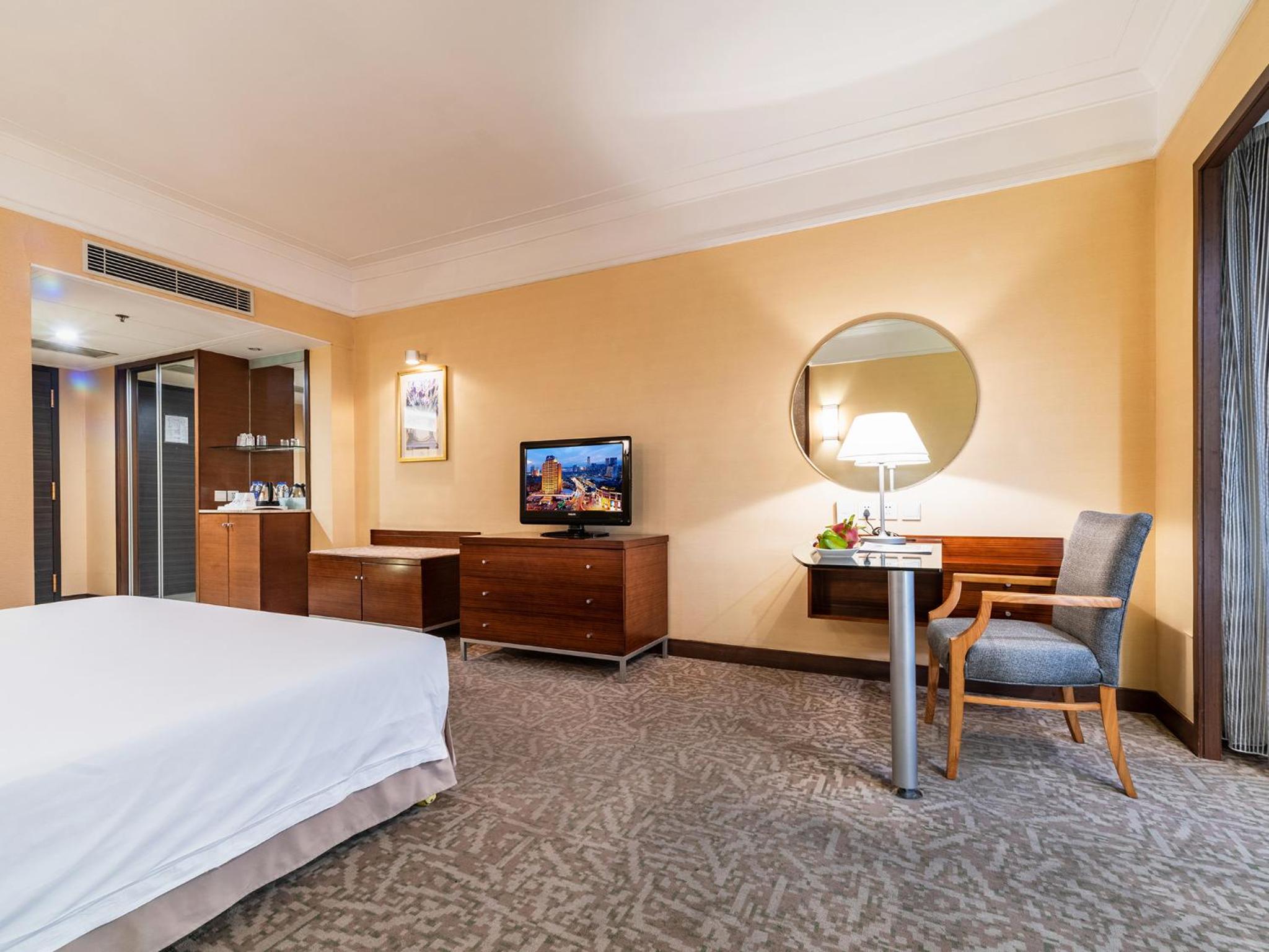 Commercial King Room