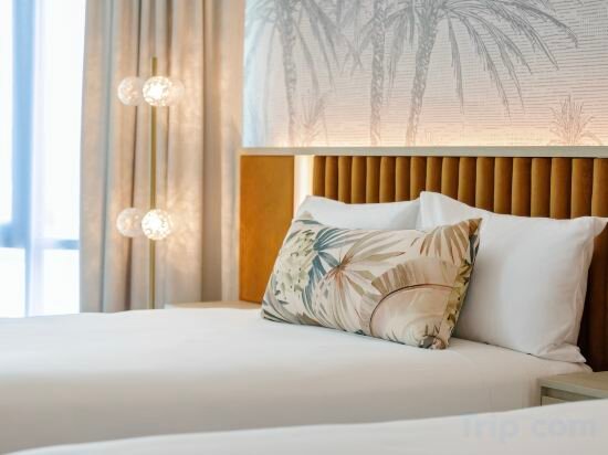 Amora City View Twin