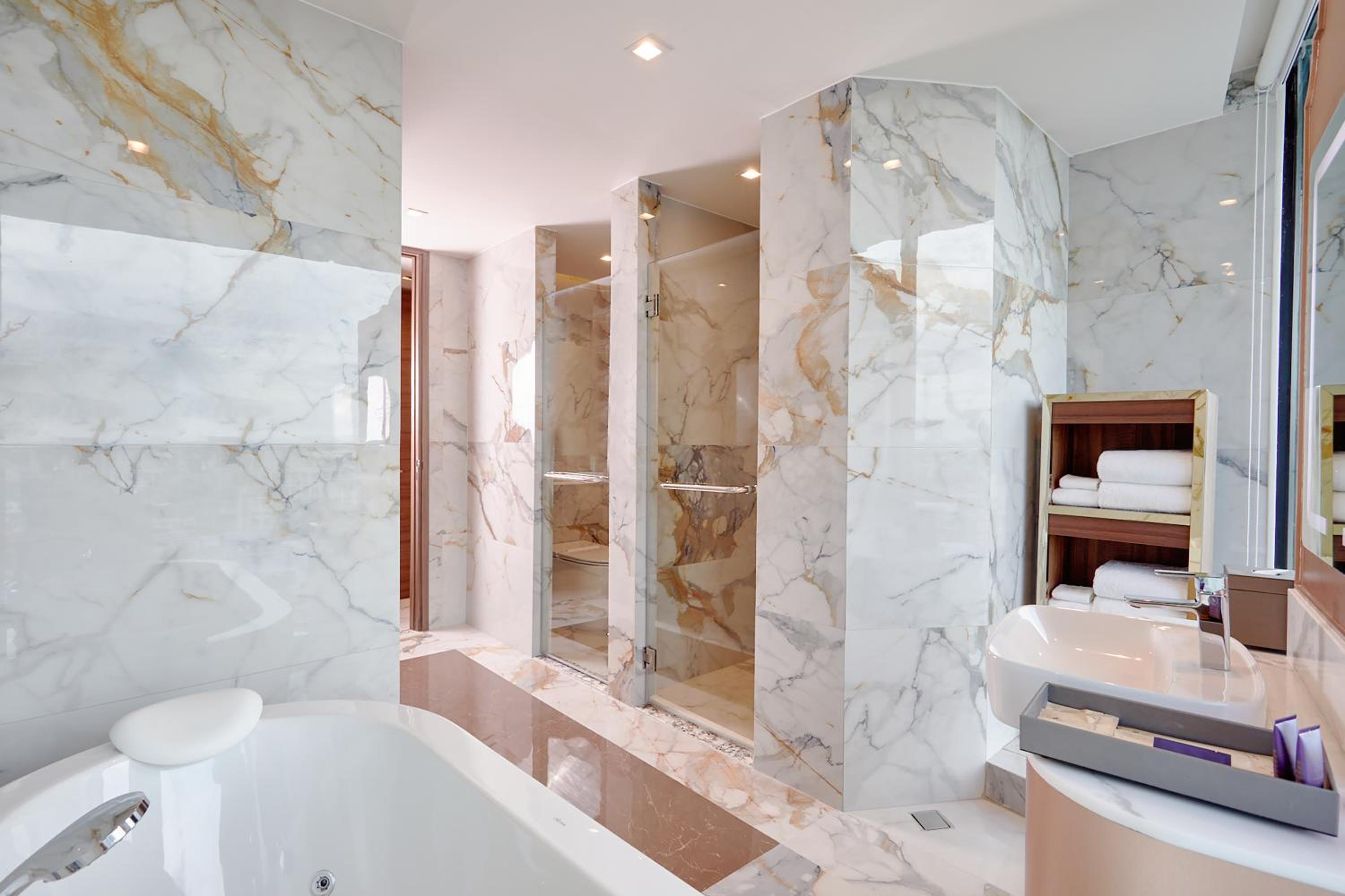 Executive Suite Club Lounge Access