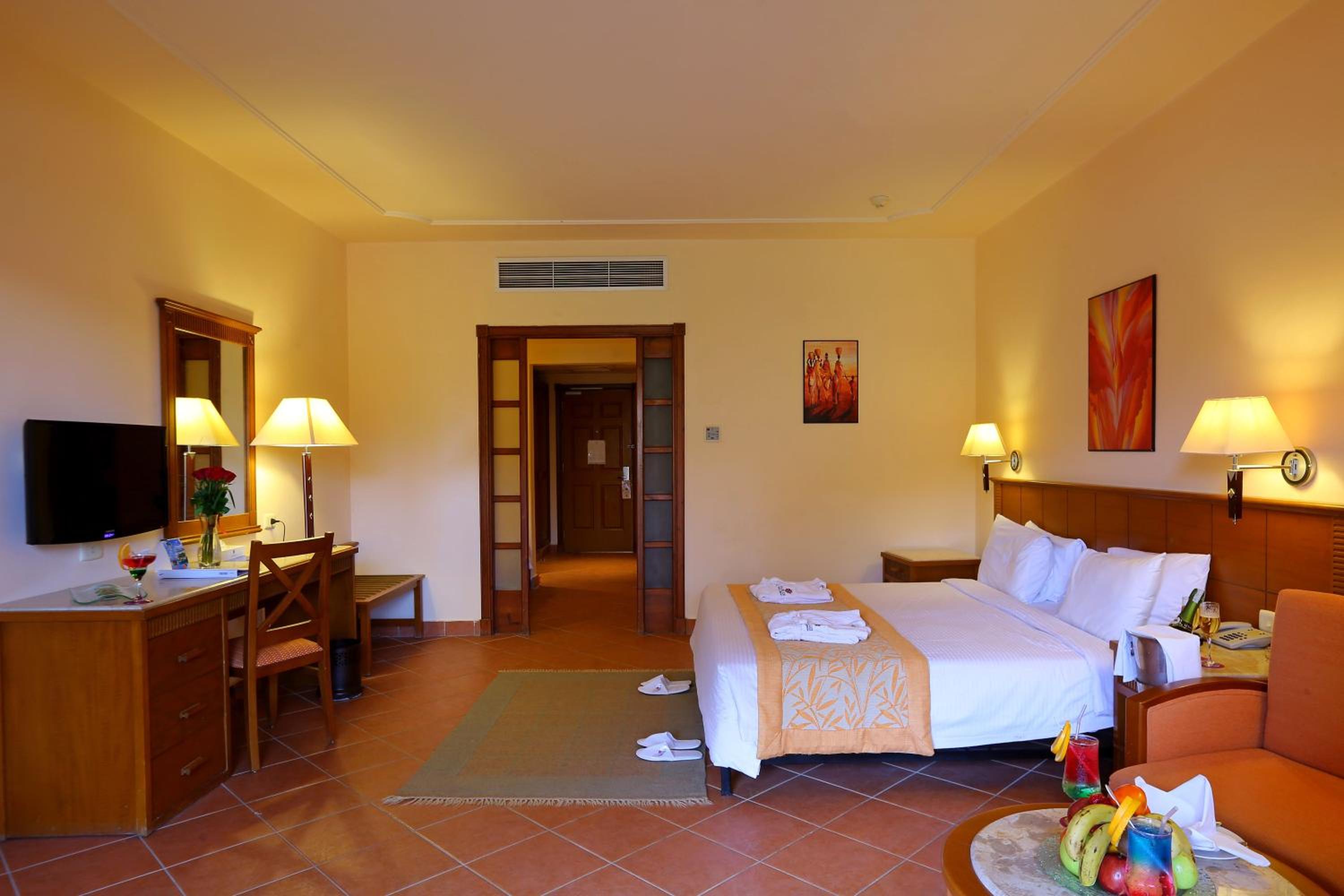 Family Room with Garden View 