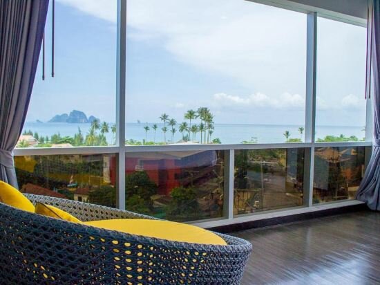 Deluxe Suite with Sea View