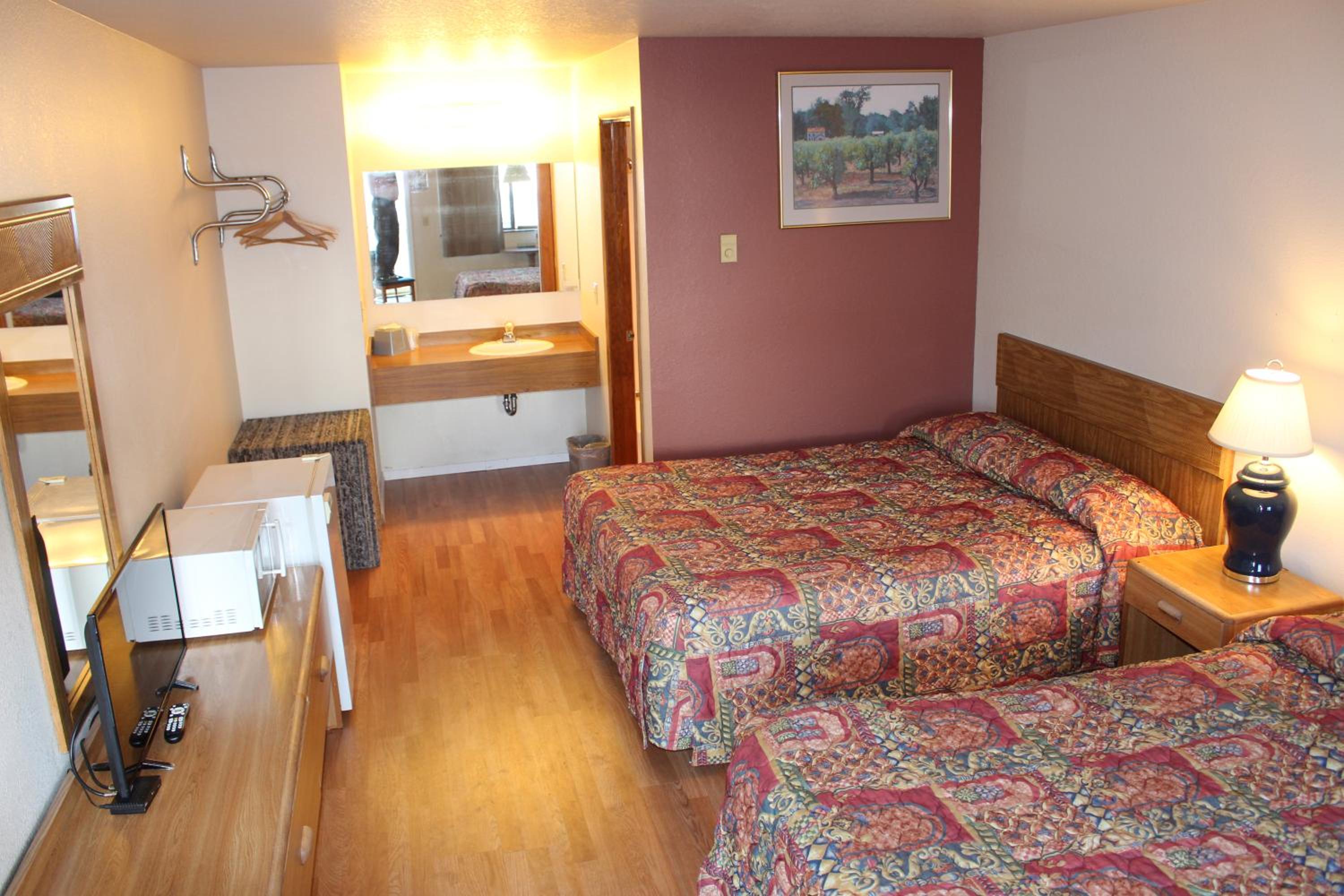 Queen Room with Two Queen Beds - Non-Smoking