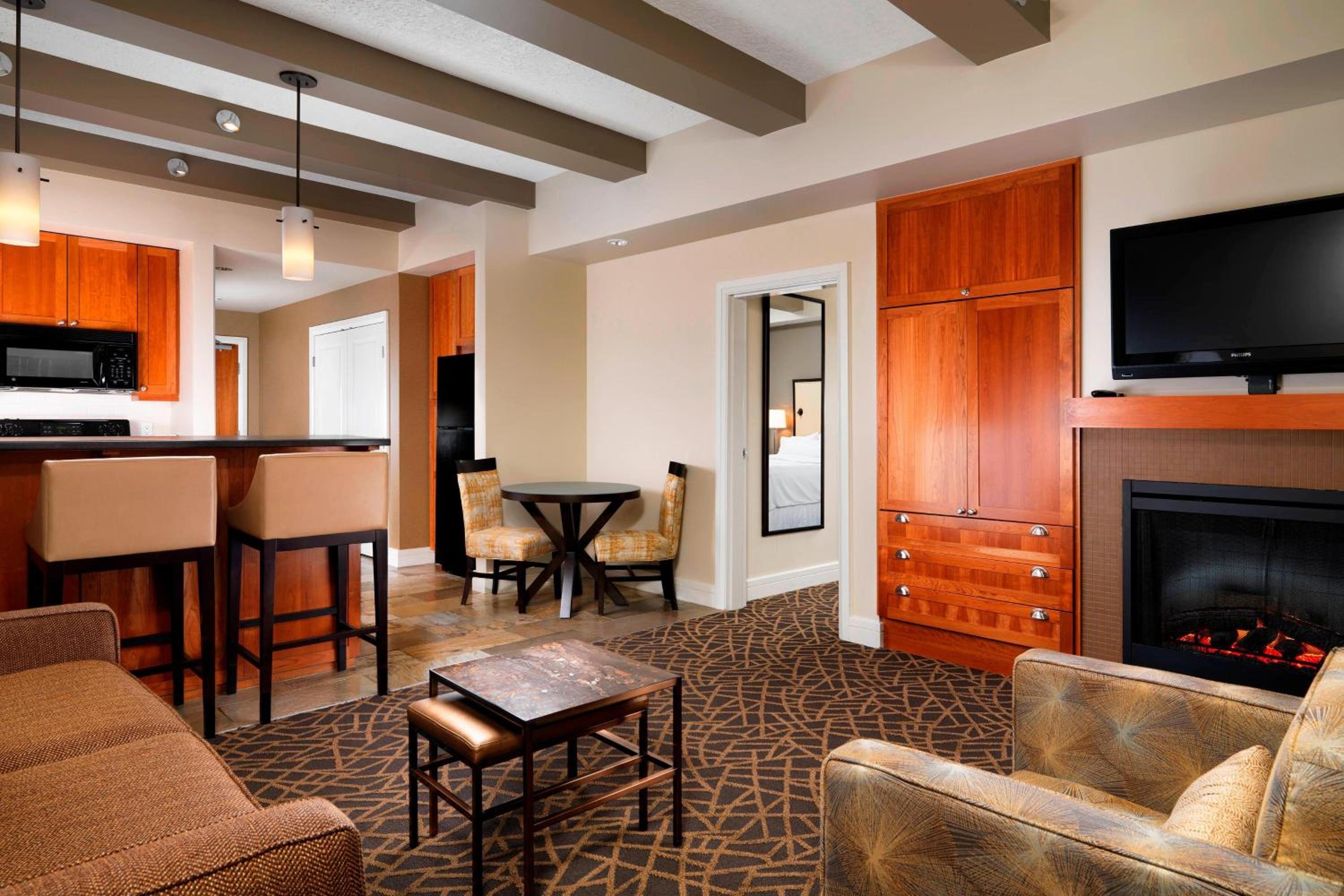 One-Bedroom Suite with Balcony and Golf View