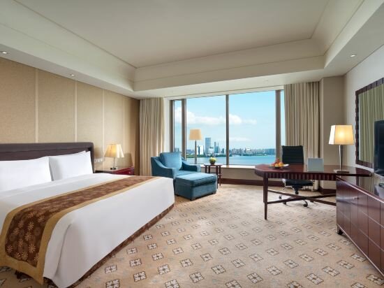 Deluxe Lake-view Room