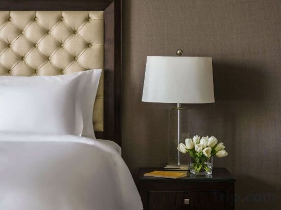 Fairmont Twin Room With City View