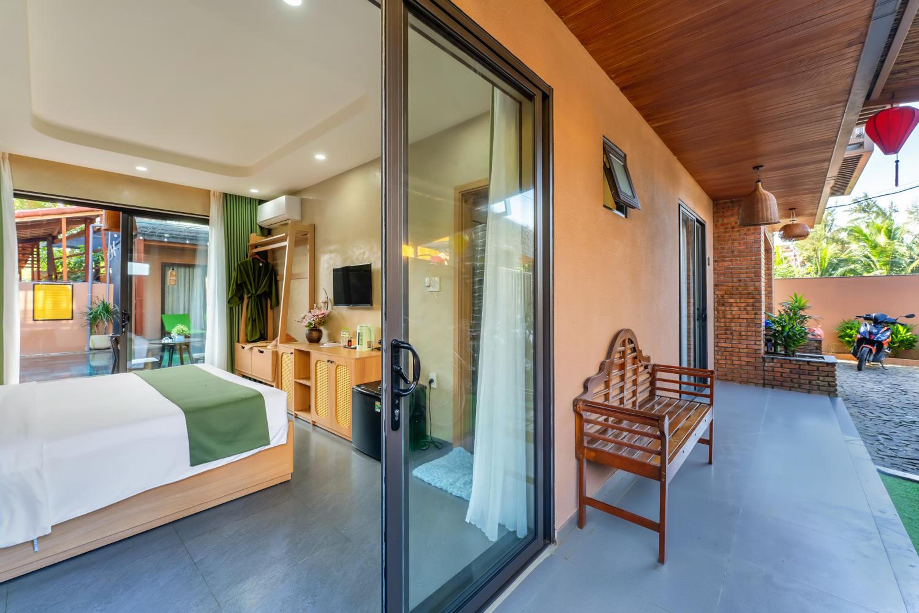 Queen Room with Pool View