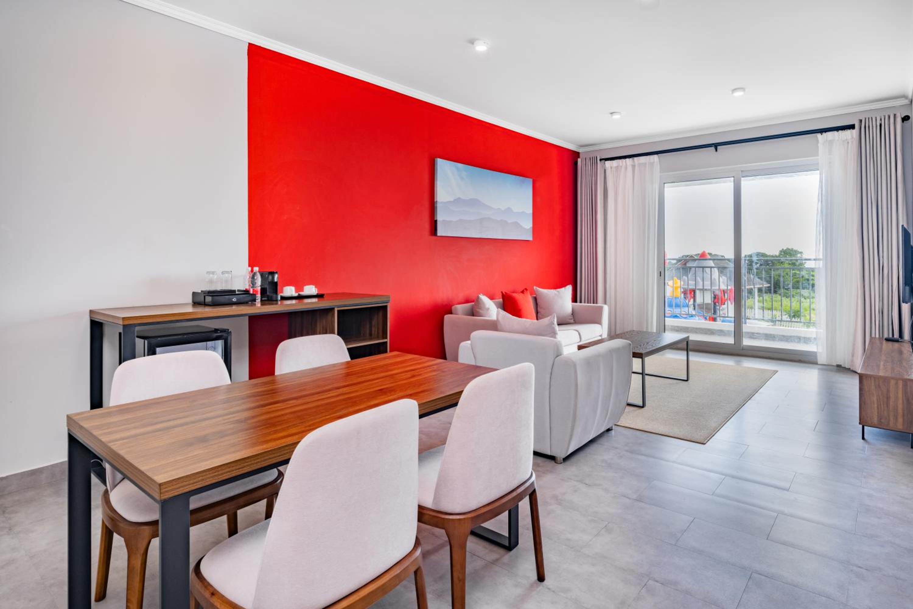 Junior Suite With Garden View - Non-Smoking