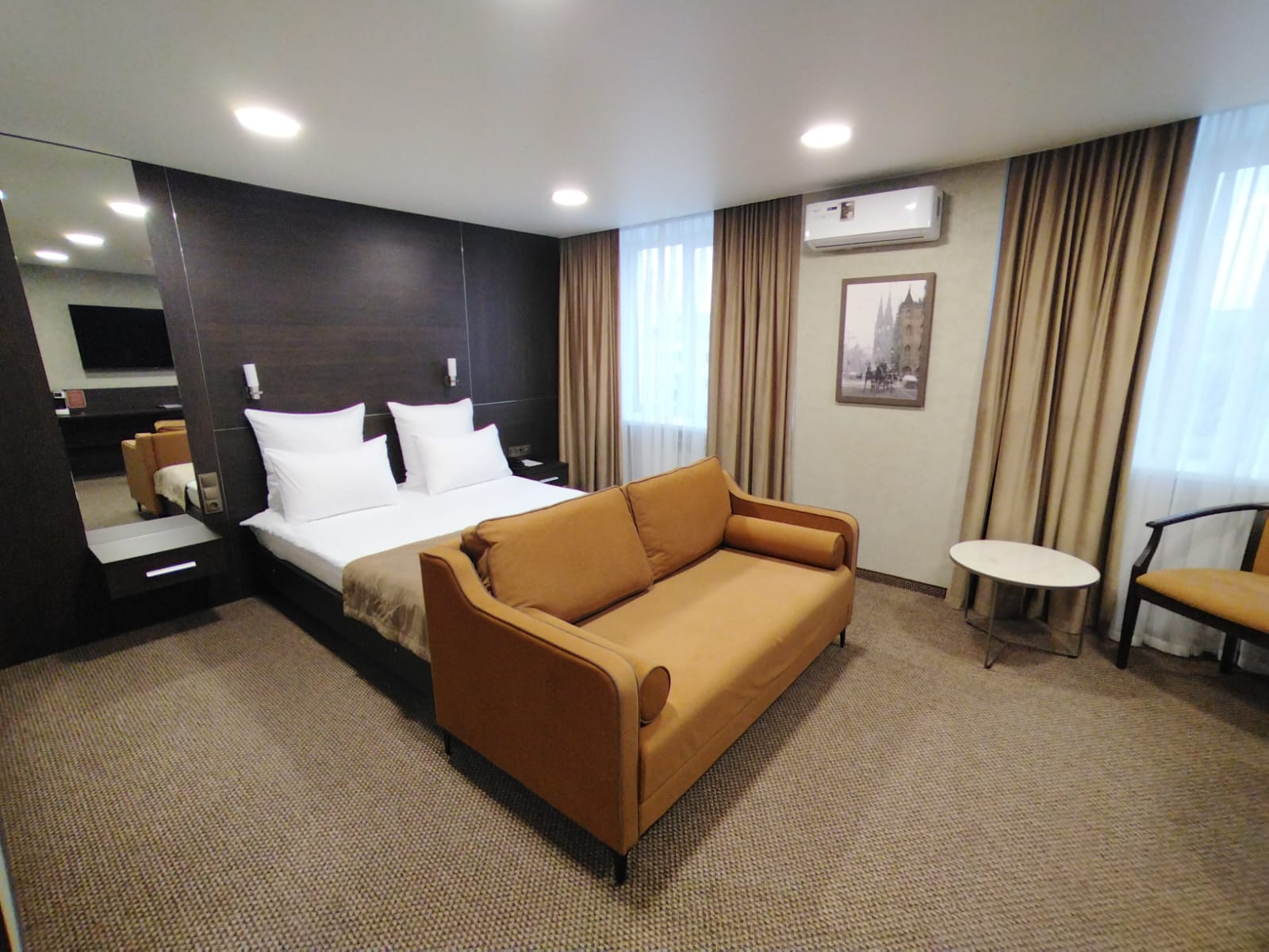 Люкс с двуспальной кроватью